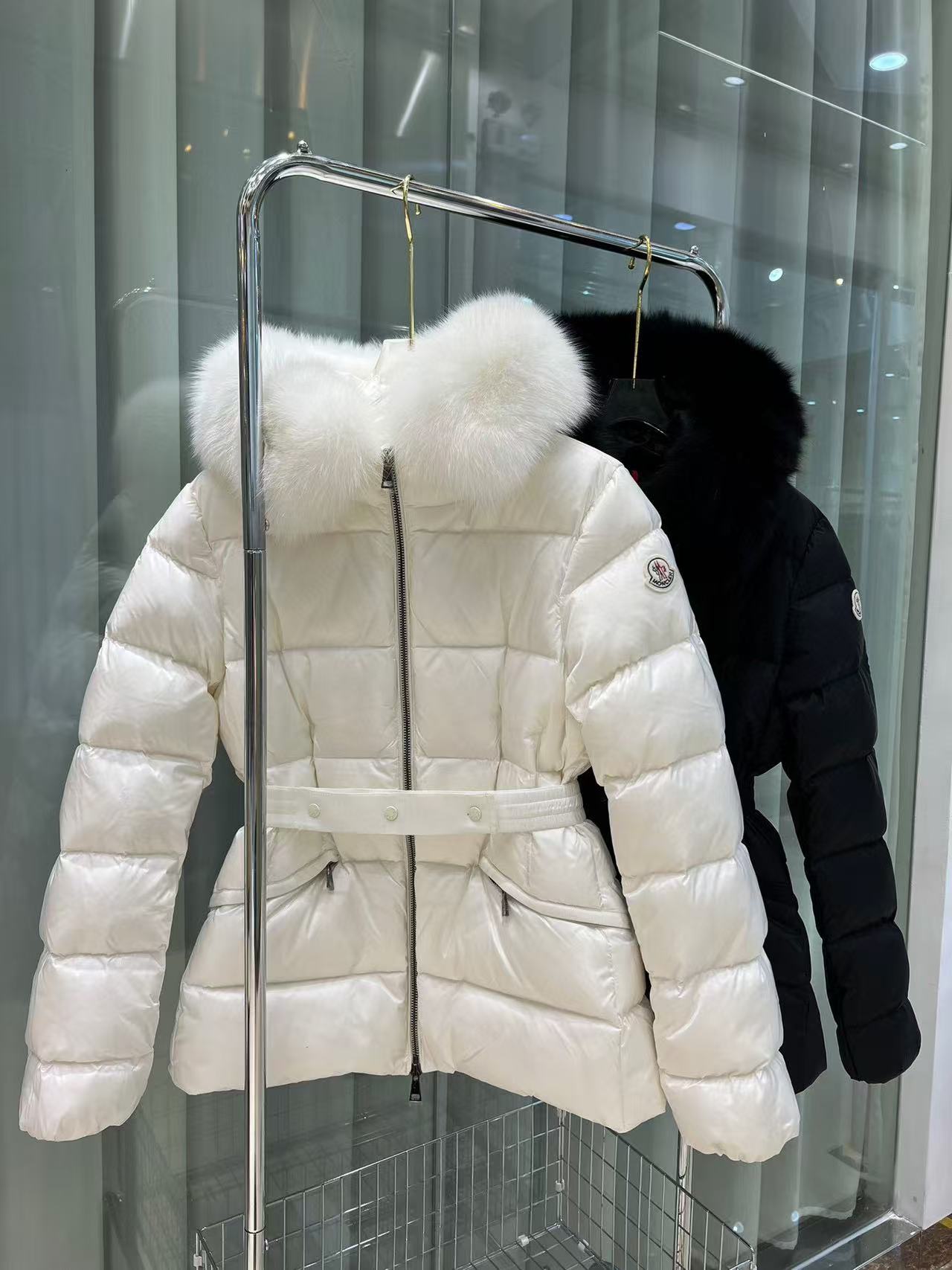 Moncler  モンクレール ダウンジャケット