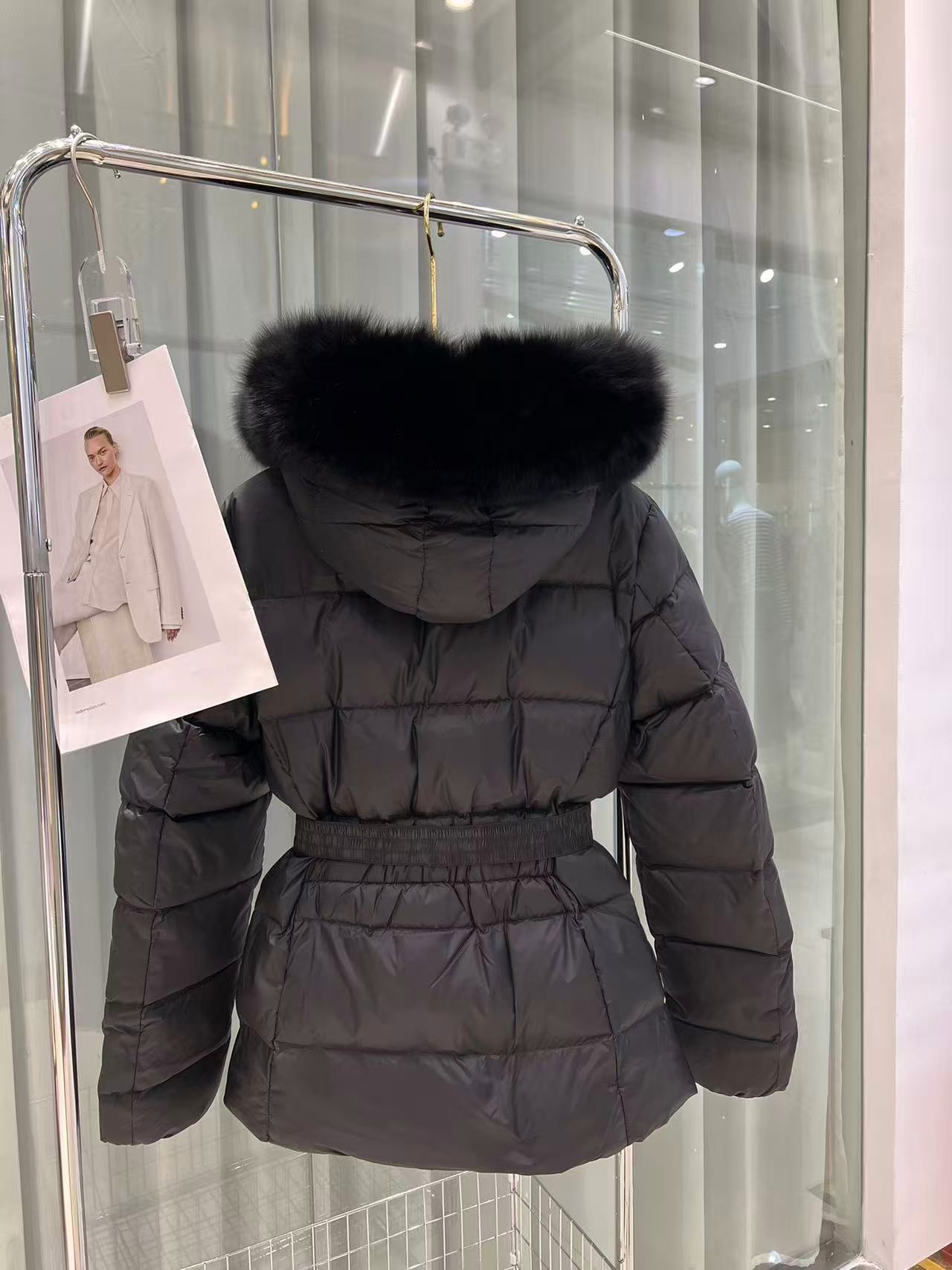Moncler  モンクレール ダウンジャケット