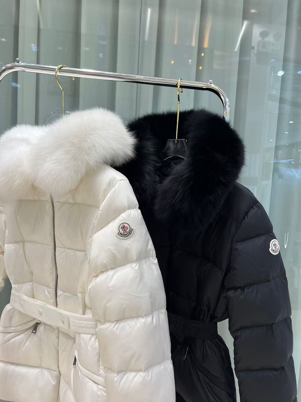 Moncler  モンクレール ダウンジャケット