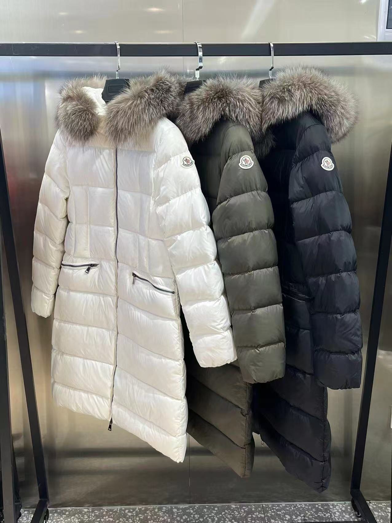 Moncler  モンクレール ダウンジャケット