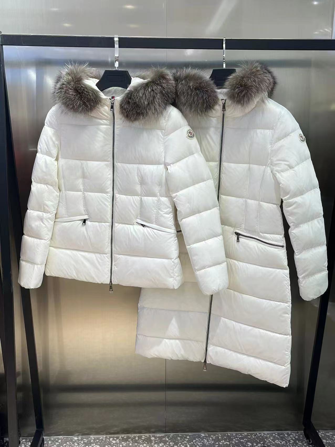 Moncler  モンクレール ダウンジャケット