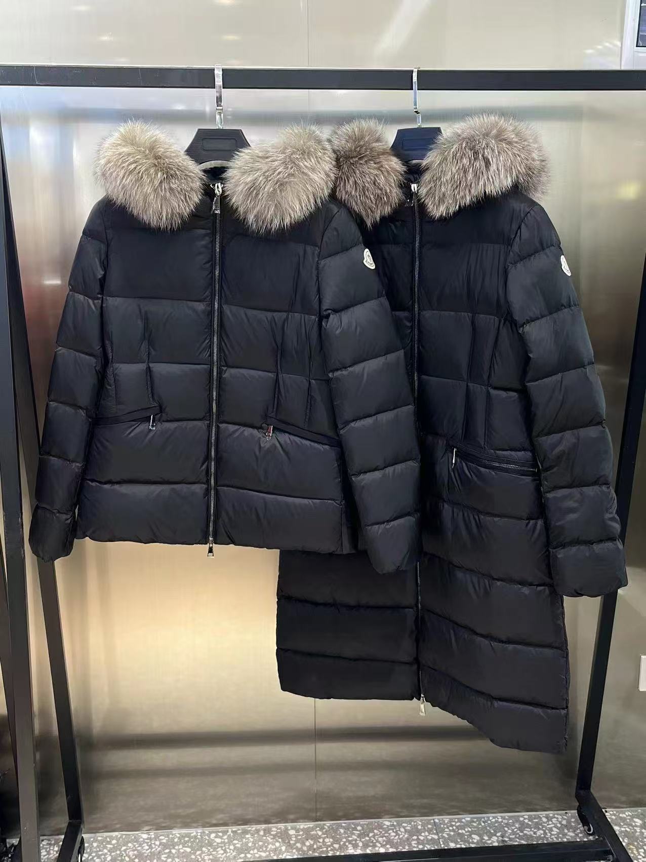 Moncler  モンクレール ダウンジャケット
