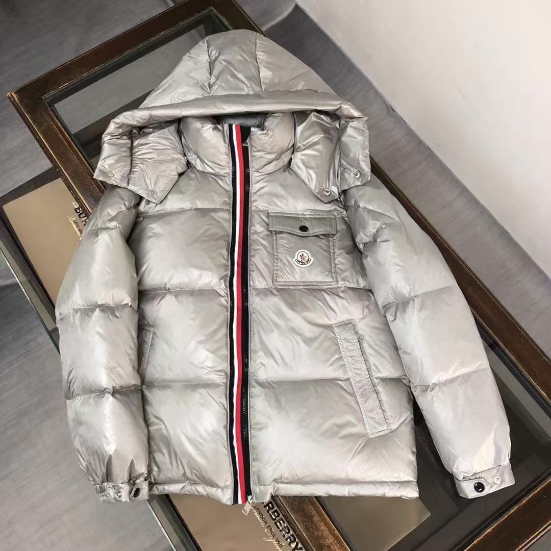 Moncler  モンクレール ダウンジャケット