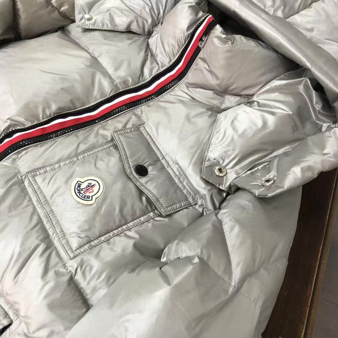 Moncler  モンクレール ダウンジャケット