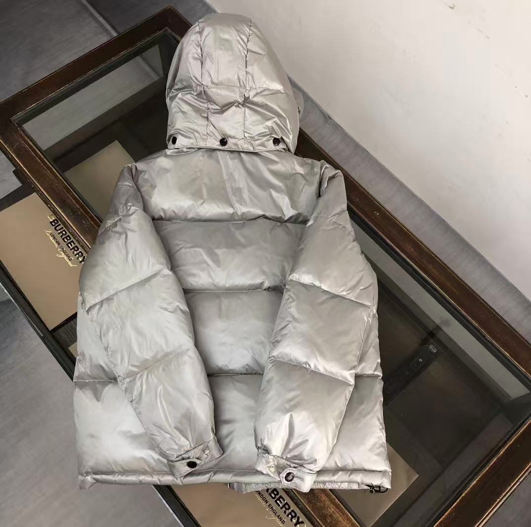 Moncler  モンクレール ダウンジャケット