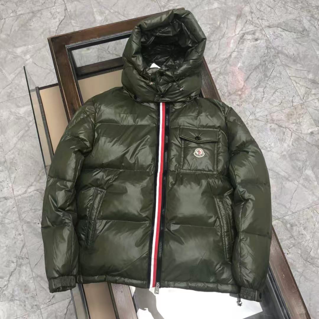 Moncler  モンクレール ダウンジャケット
