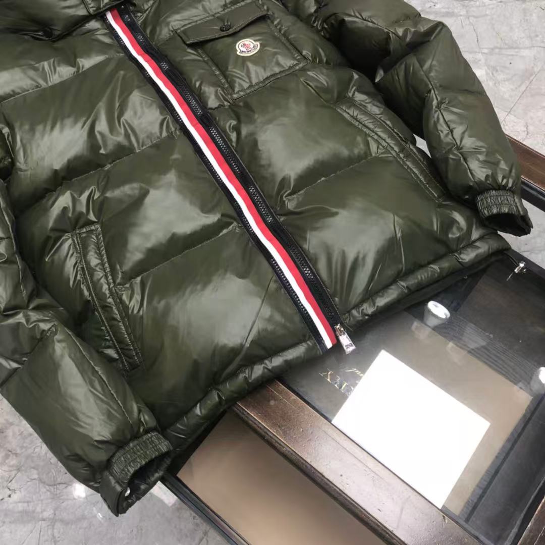 Moncler  モンクレール ダウンジャケット
