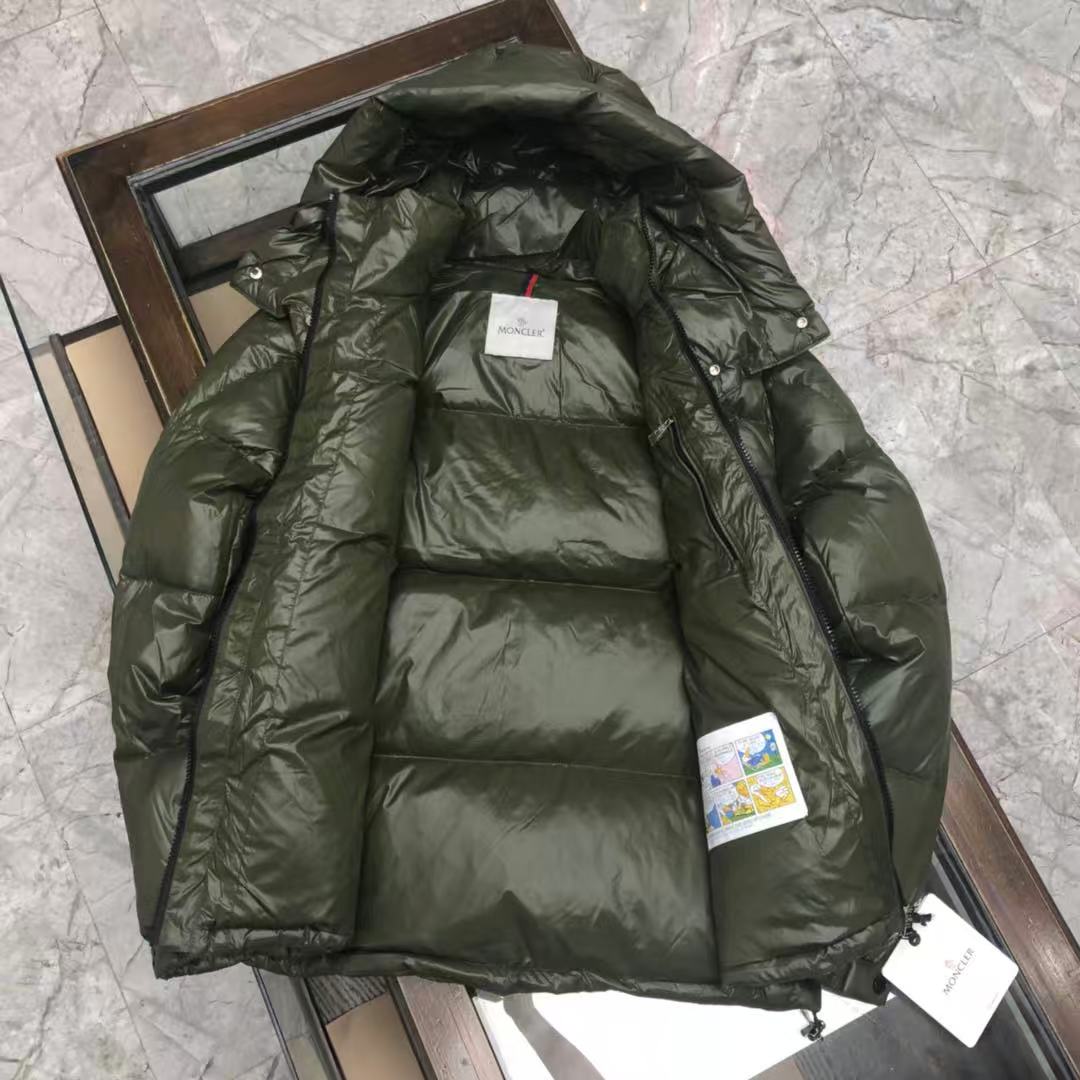Moncler  モンクレール ダウンジャケット