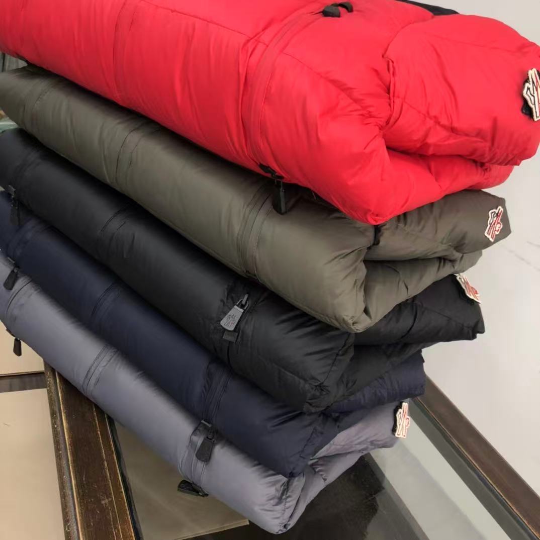 Moncler  モンクレール ダウンジャケット