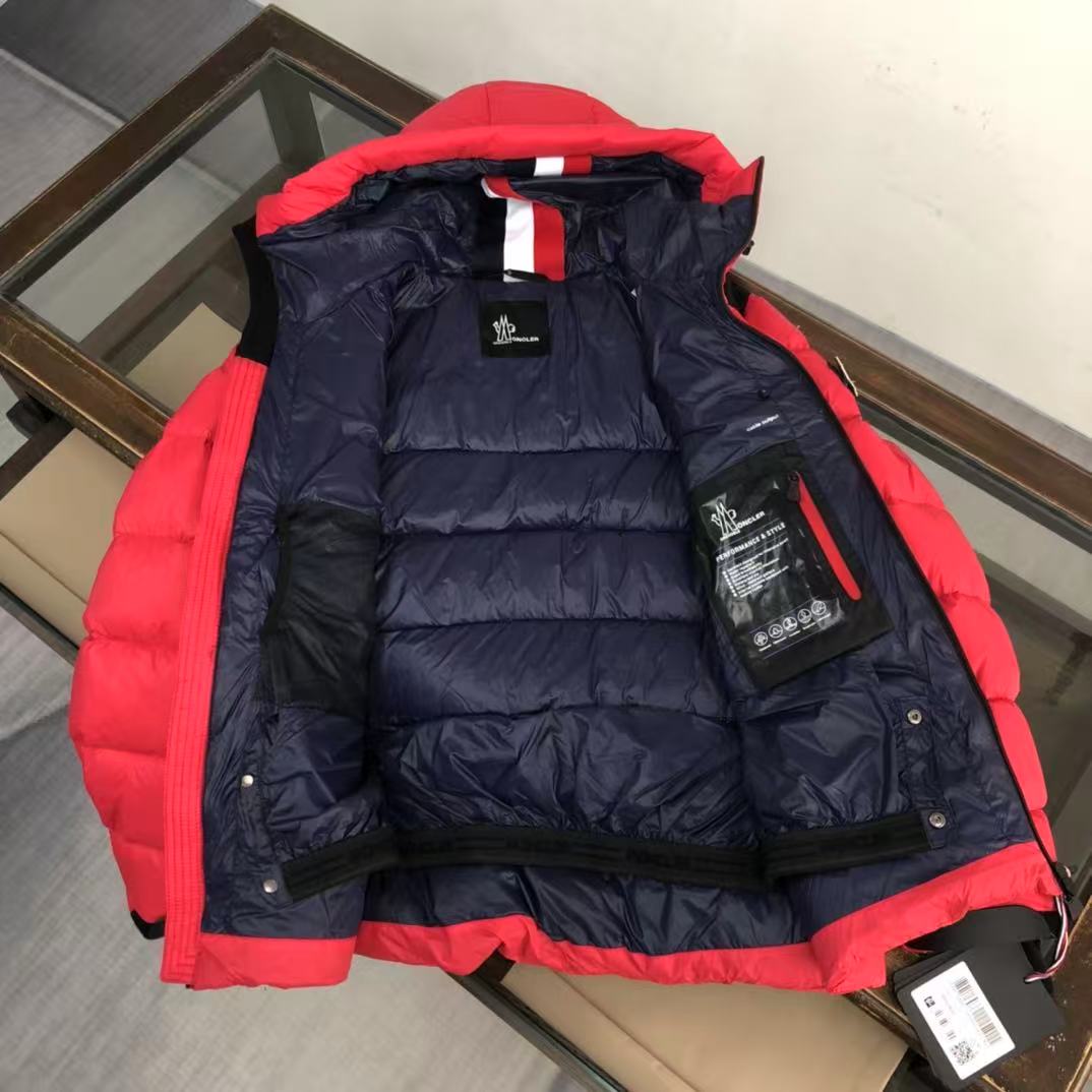 Moncler  モンクレール ダウンジャケット