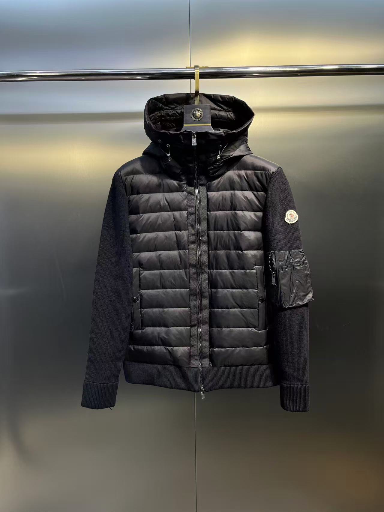 Moncler  モンクレール ダウンジャケット