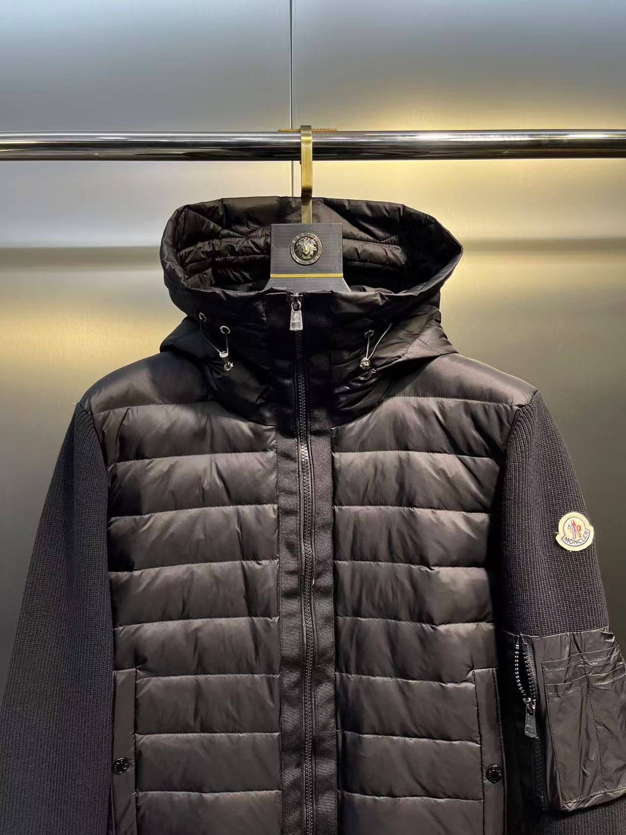 Moncler  モンクレール ダウンジャケット