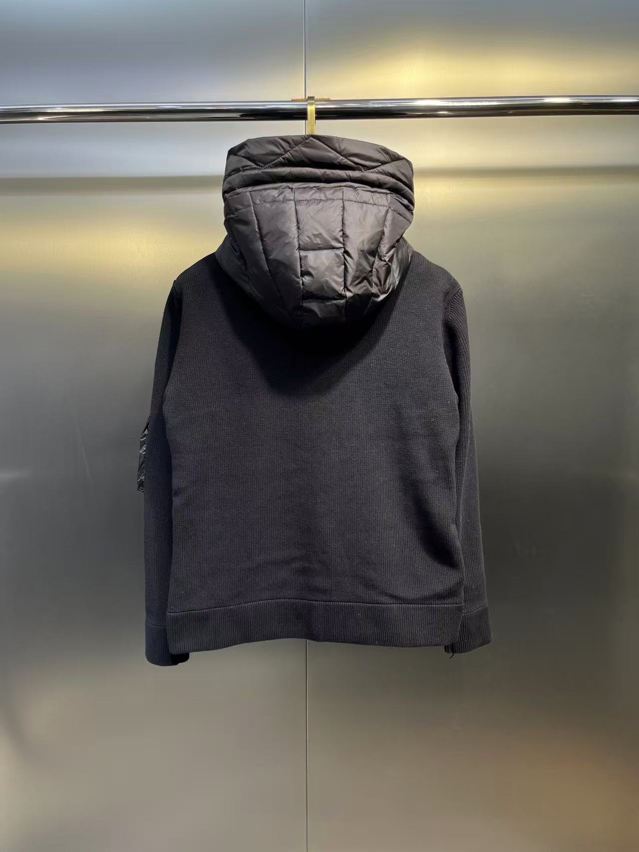 Moncler  モンクレール ダウンジャケット