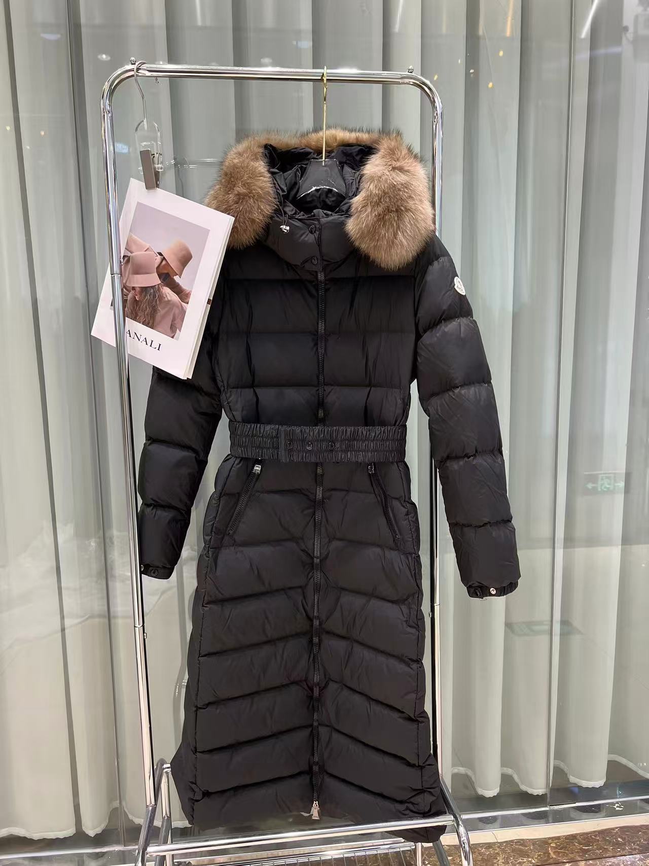 Moncler  モンクレール ダウンジャケット
