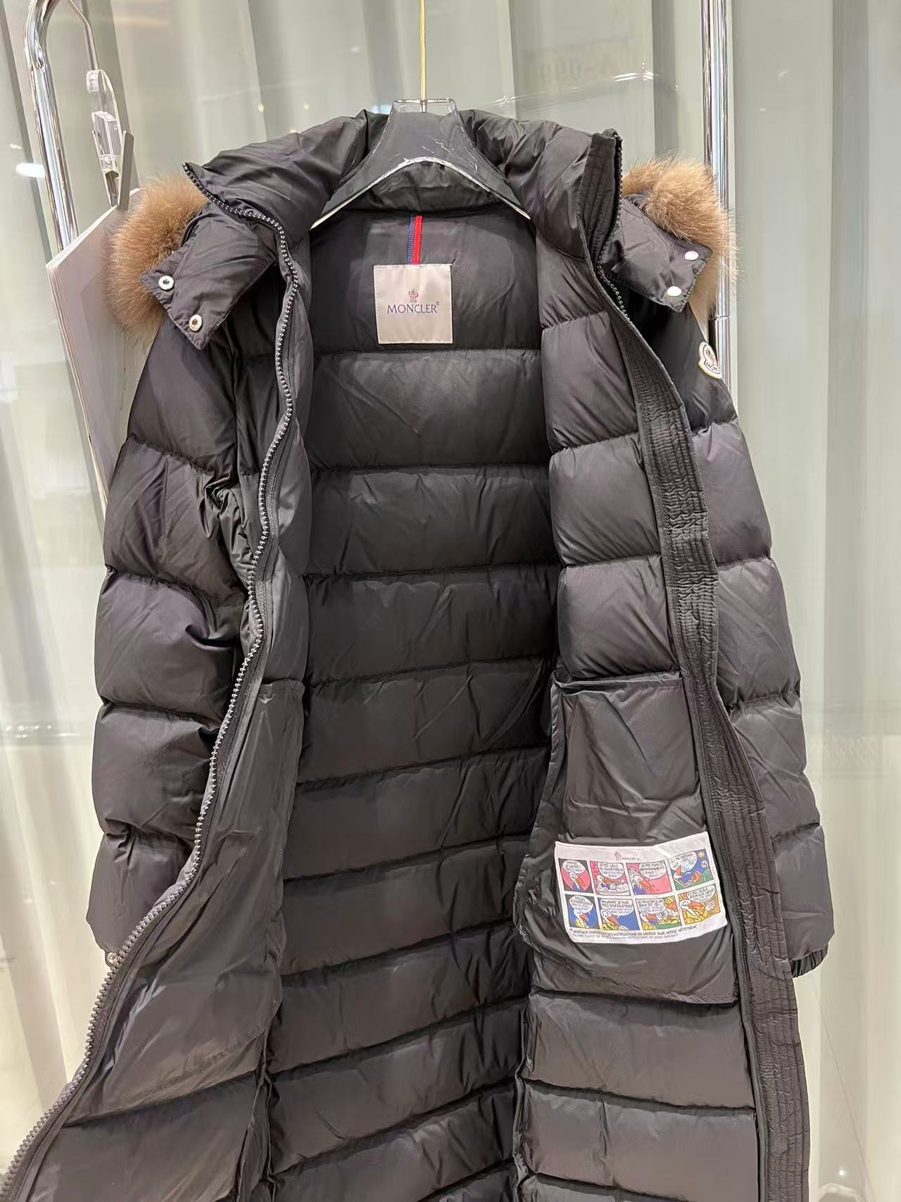 Moncler  モンクレール ダウンジャケット