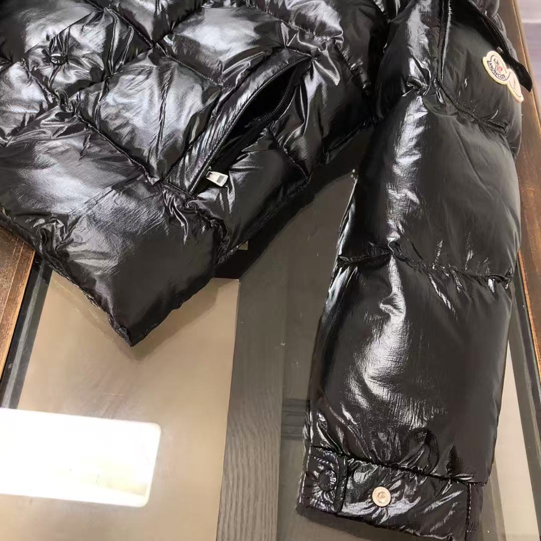 Moncler  モンクレール ダウンジャケット
