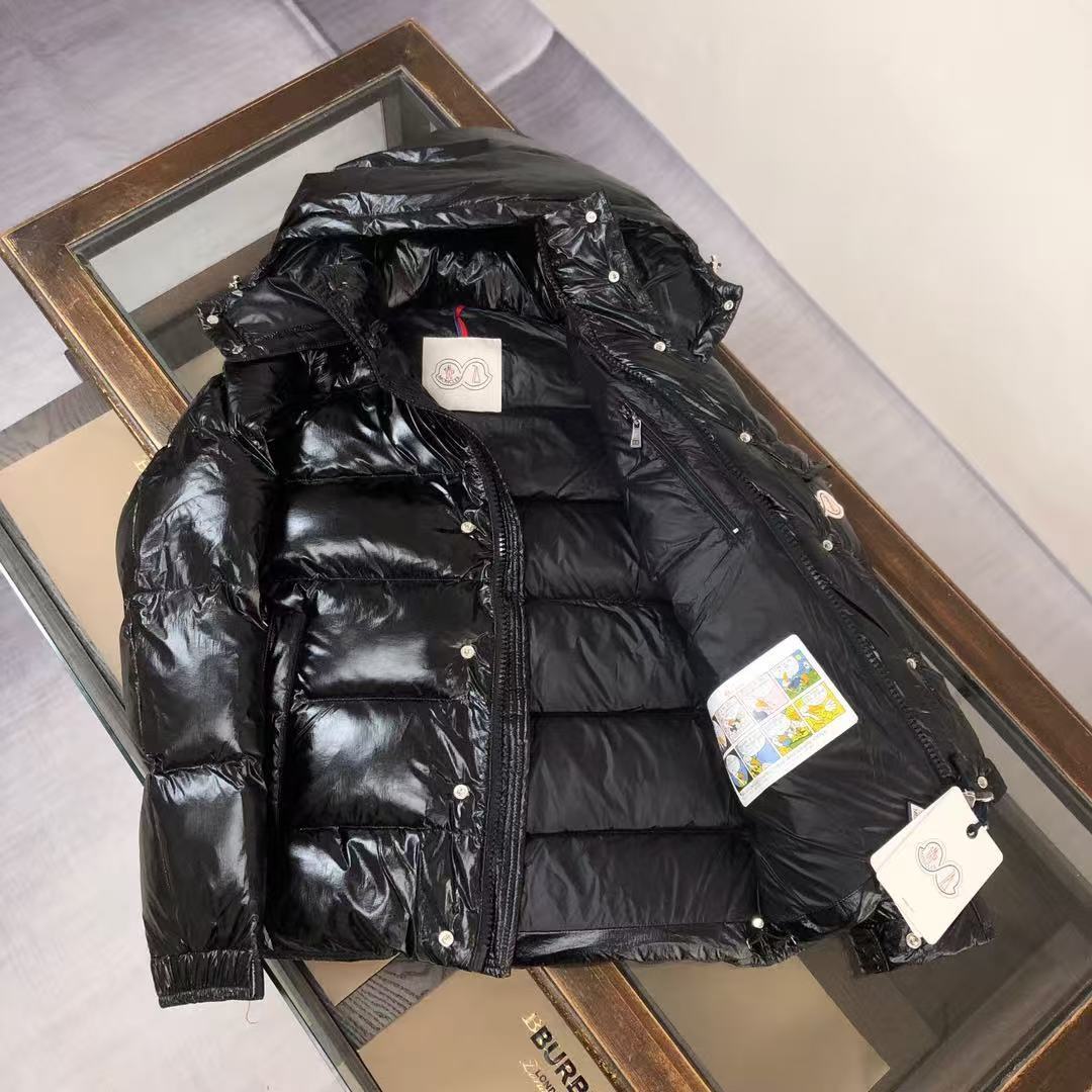 Moncler  モンクレール ダウンジャケット