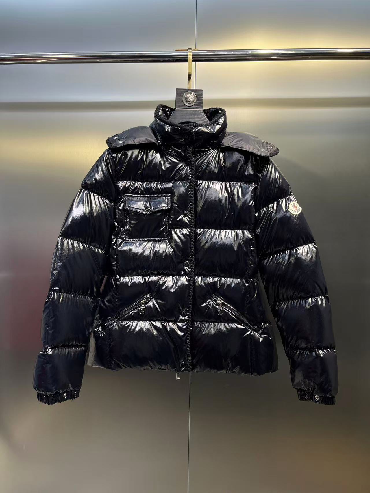 Moncler  モンクレール ダウンジャケット
