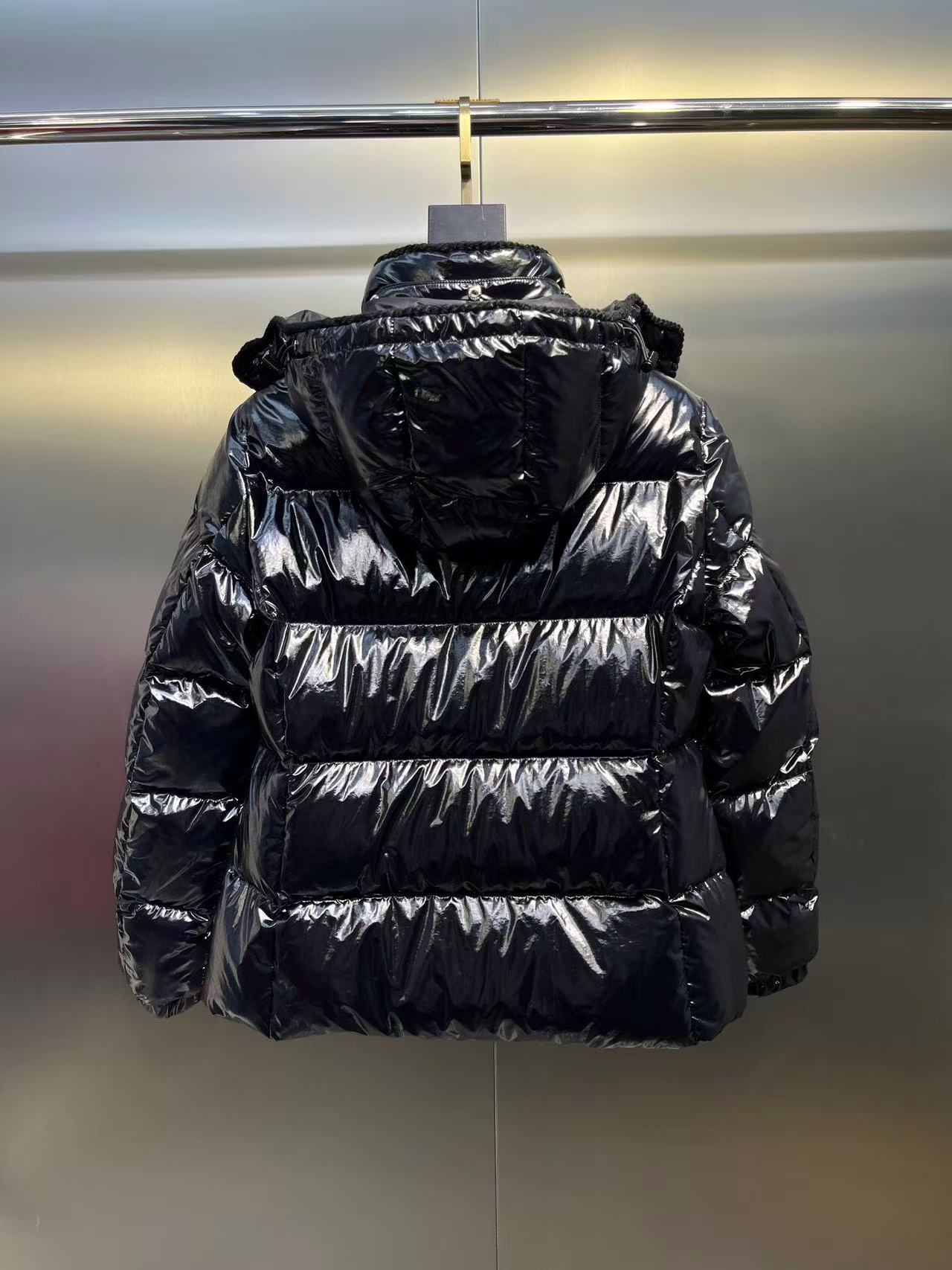Moncler  モンクレール ダウンジャケット