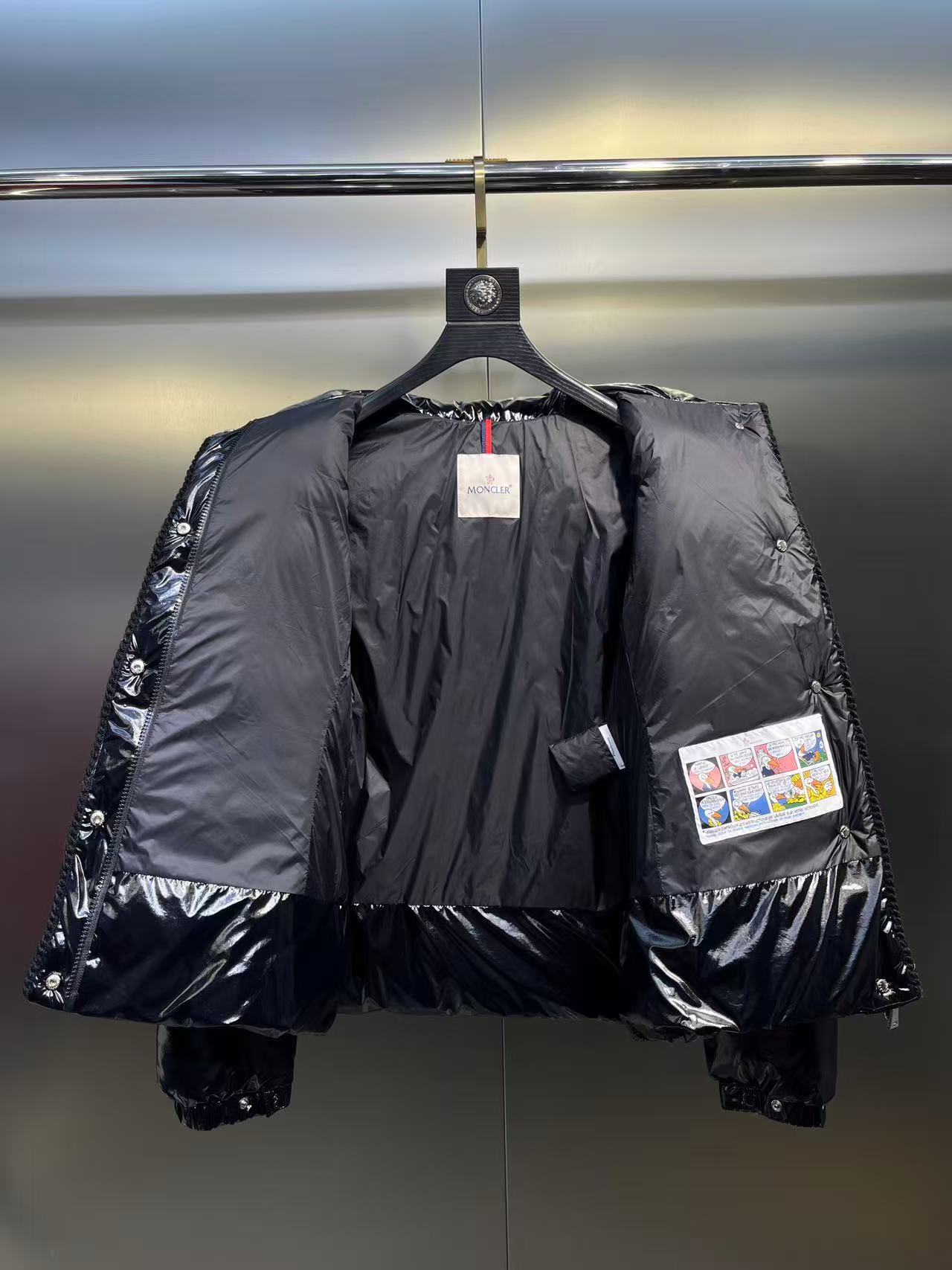 Moncler  モンクレール ダウンジャケット