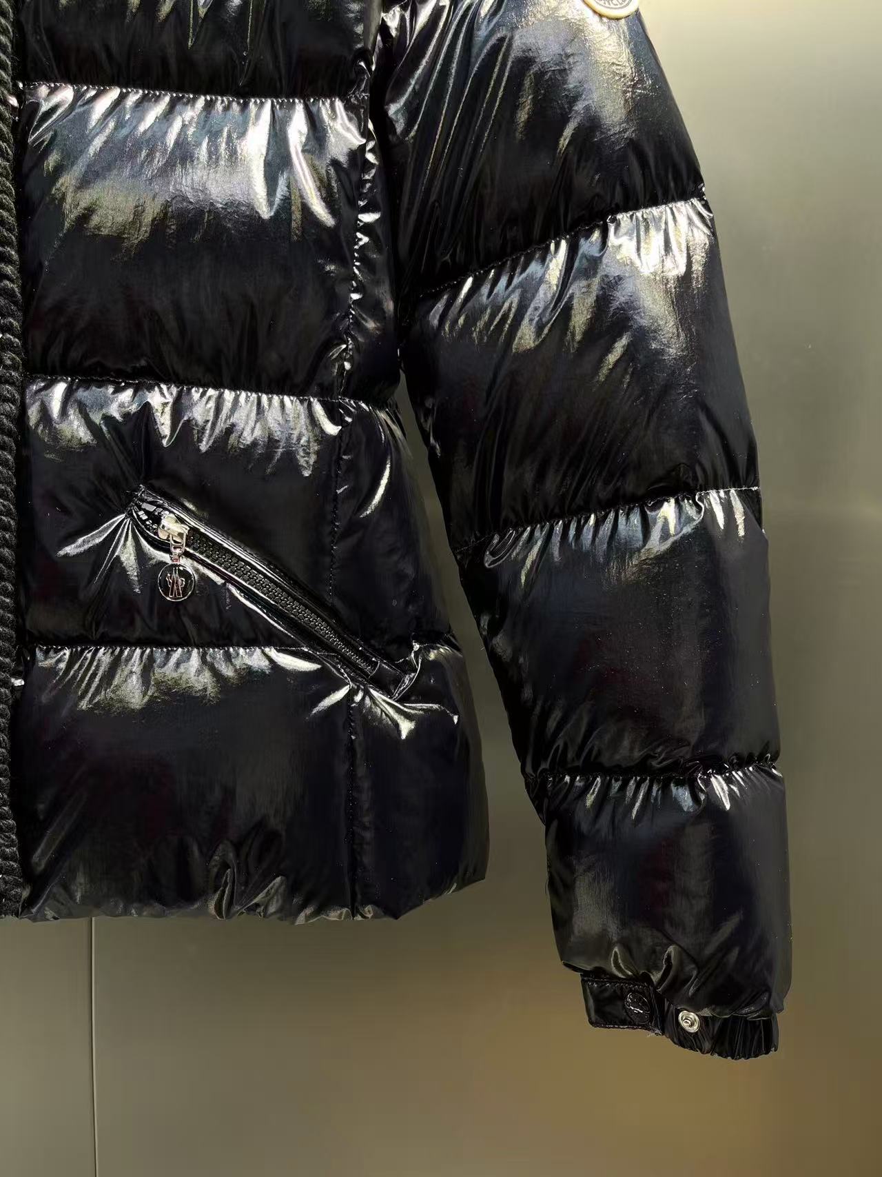 Moncler  モンクレール ダウンジャケット