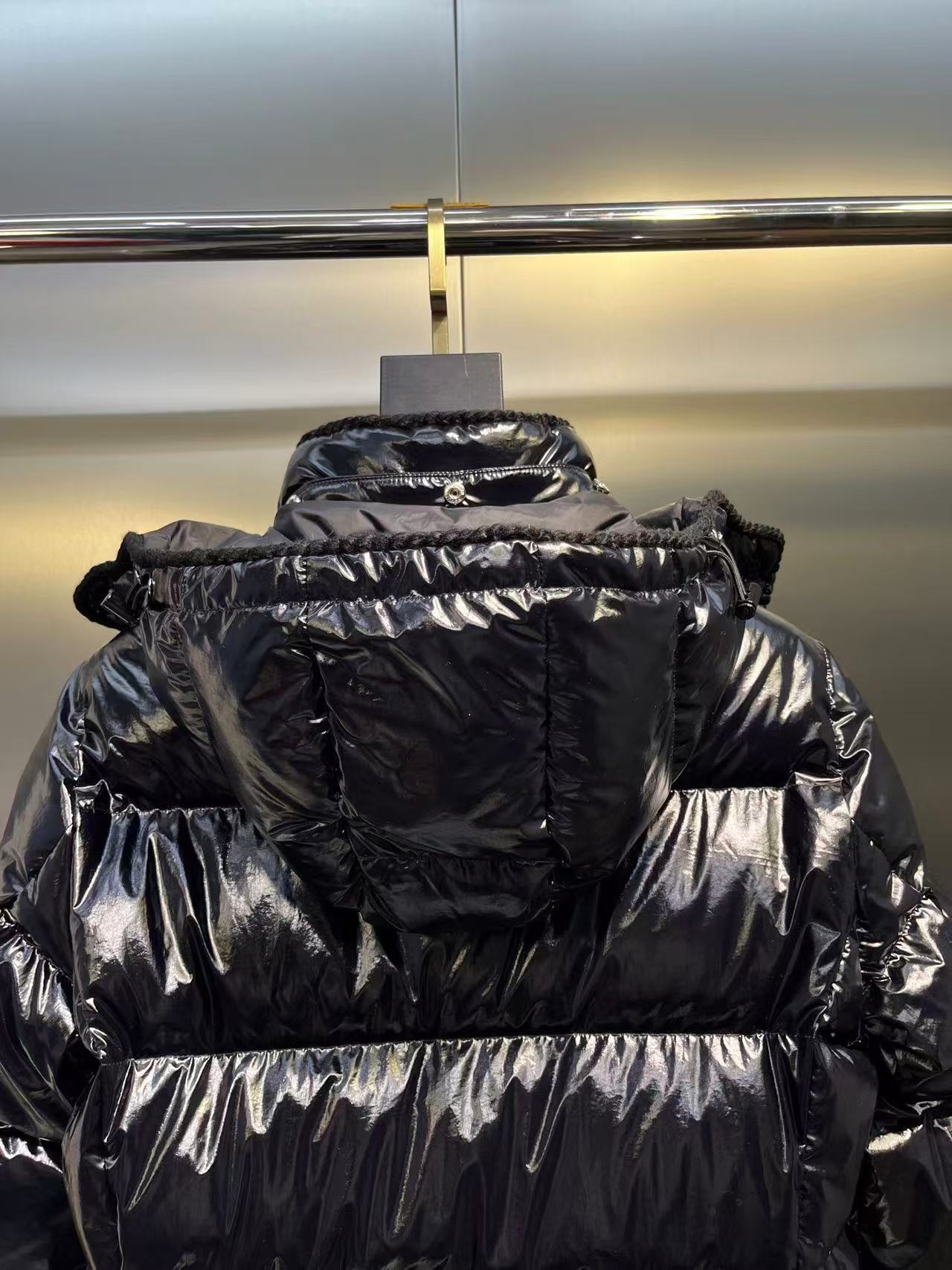 Moncler  モンクレール ダウンジャケット