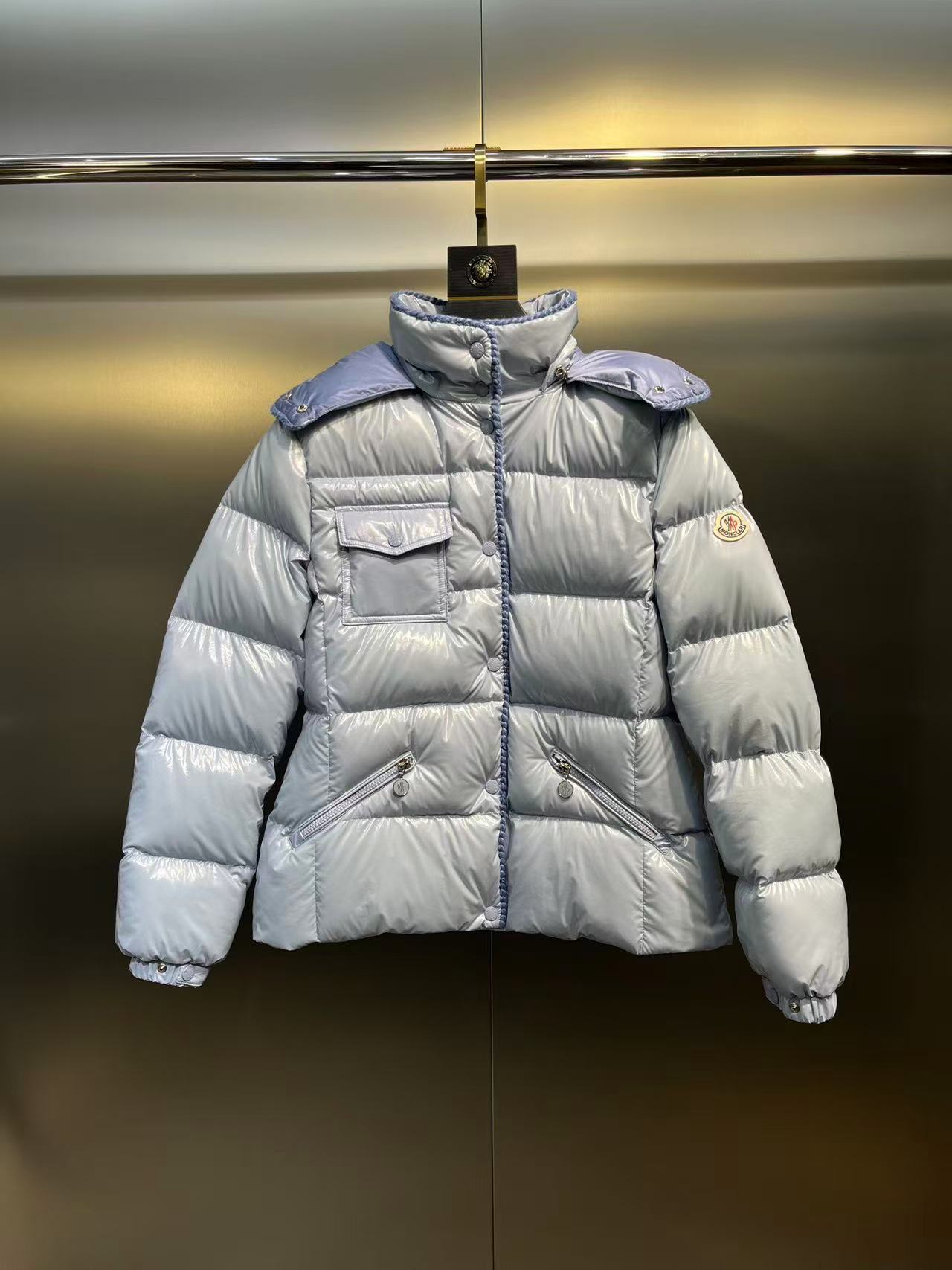 Moncler  モンクレール ダウンジャケット