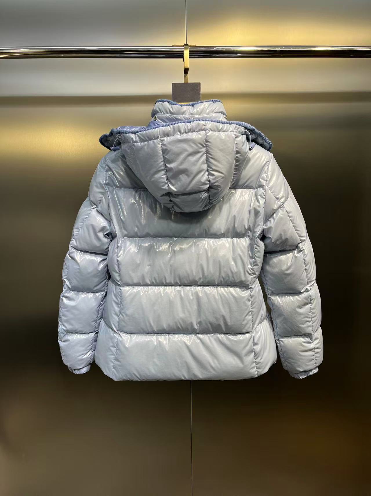 Moncler  モンクレール ダウンジャケット