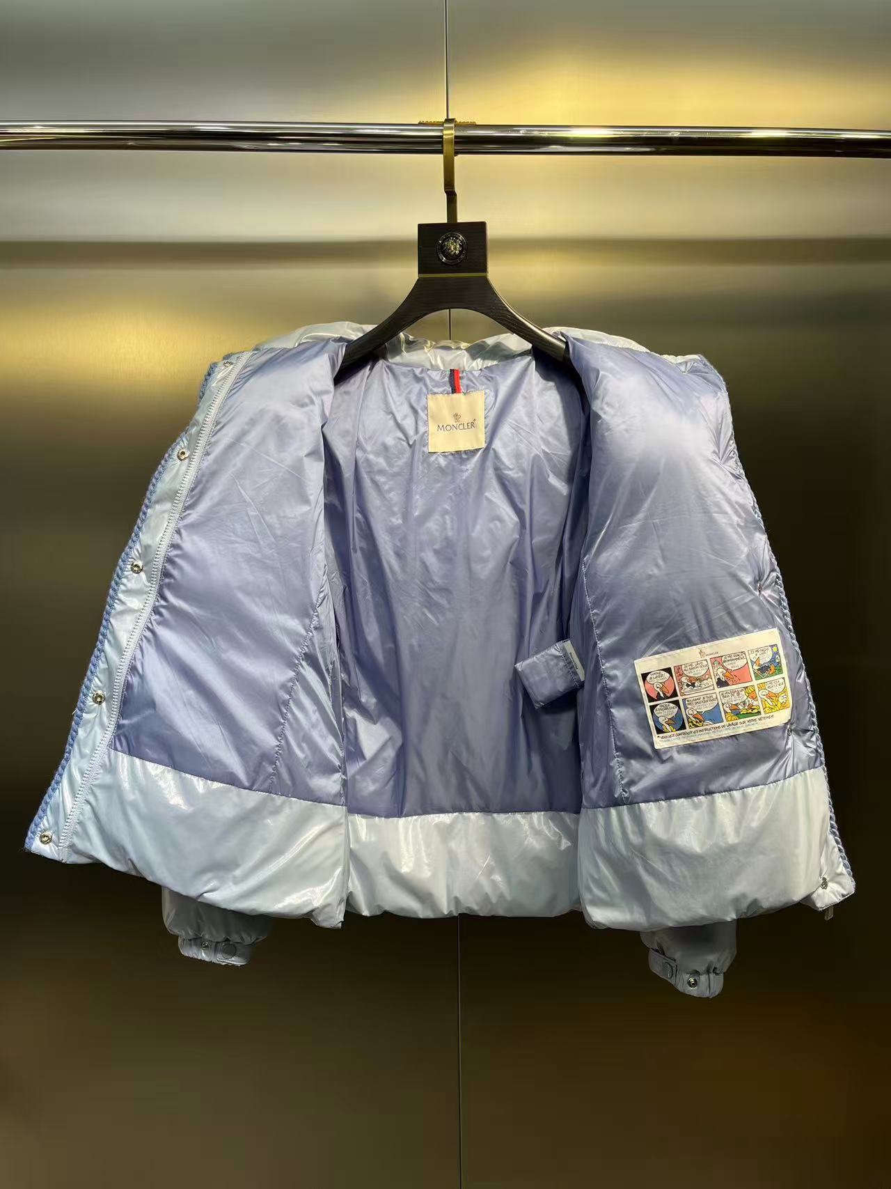 Moncler  モンクレール ダウンジャケット