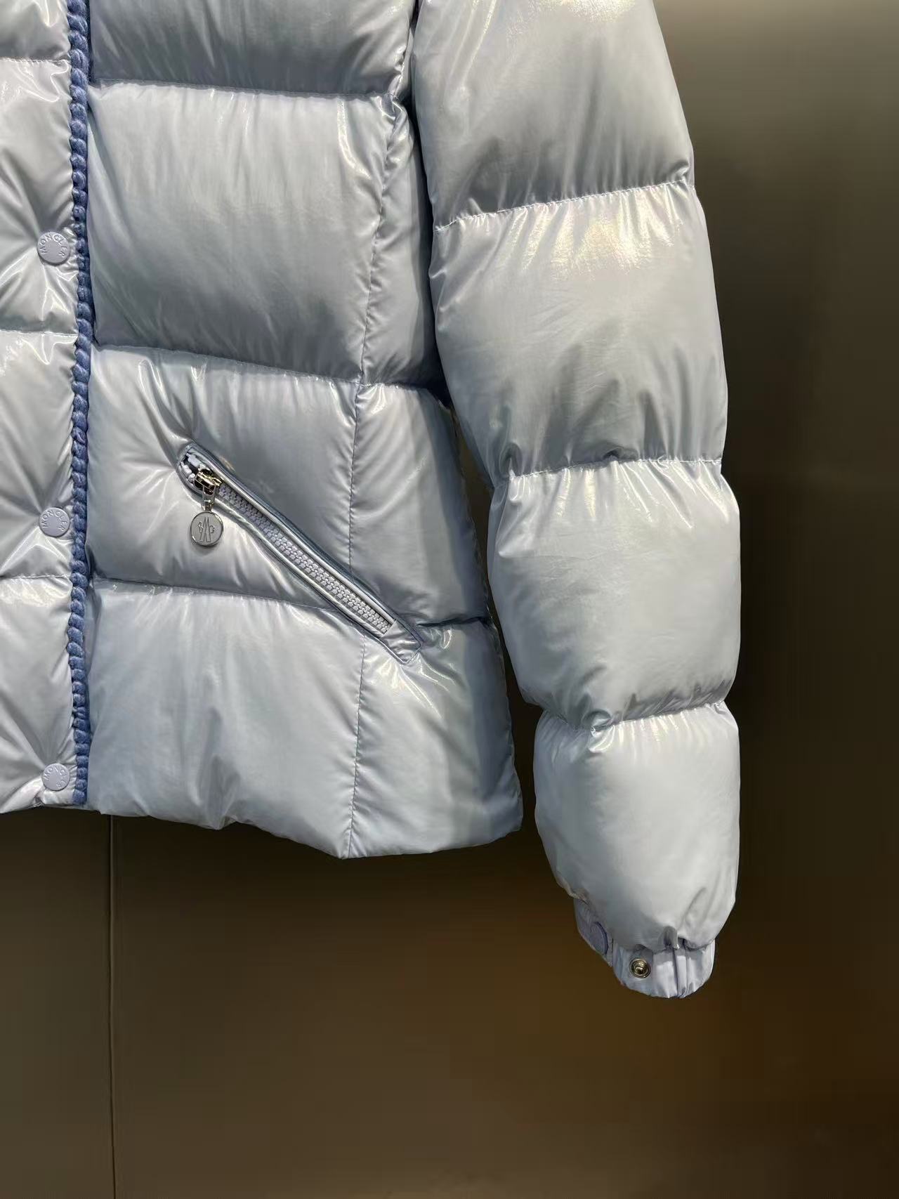 Moncler  モンクレール ダウンジャケット