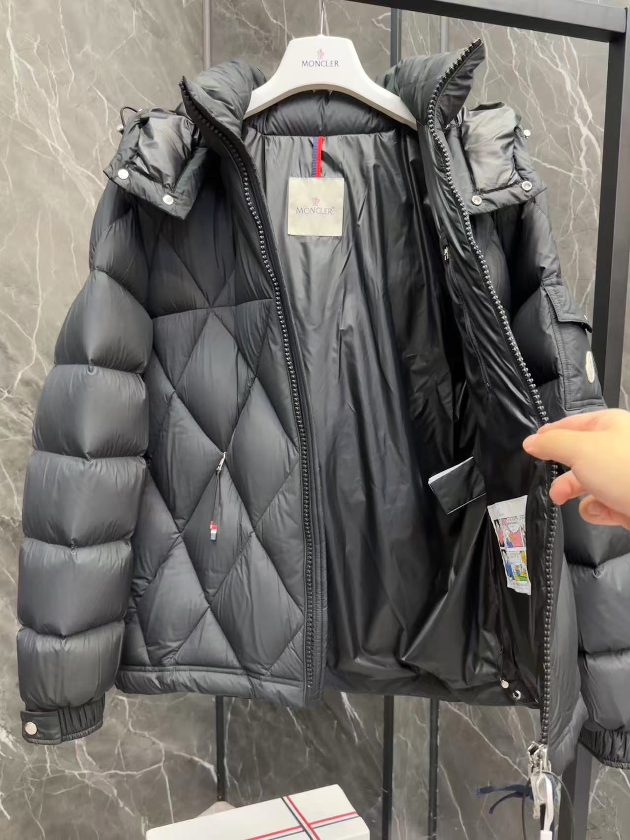 Moncler  モンクレール ダウンジャケット