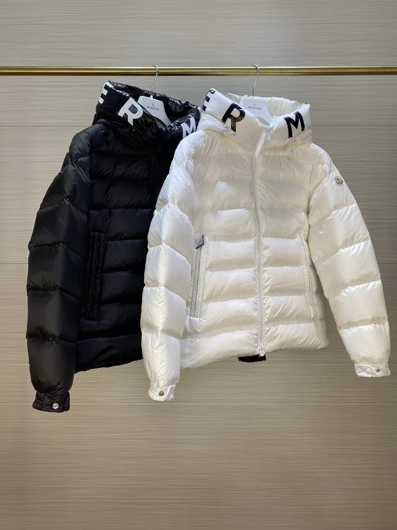 Moncler  モンクレール ダウンジャケット