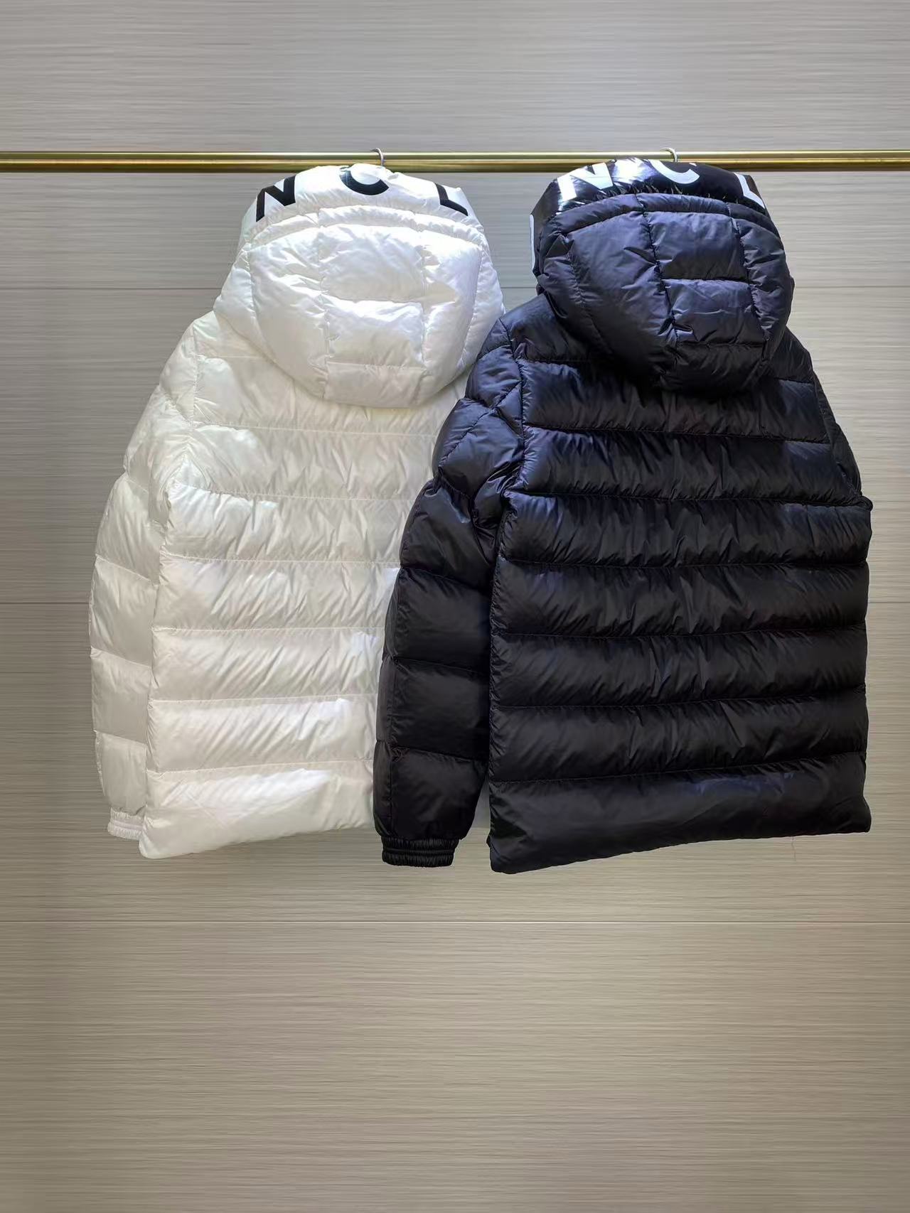 Moncler  モンクレール ダウンジャケット
