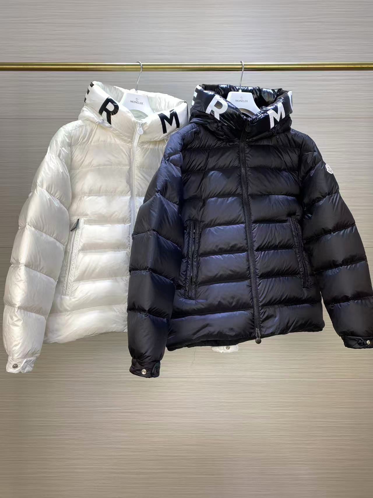 Moncler  モンクレール ダウンジャケット