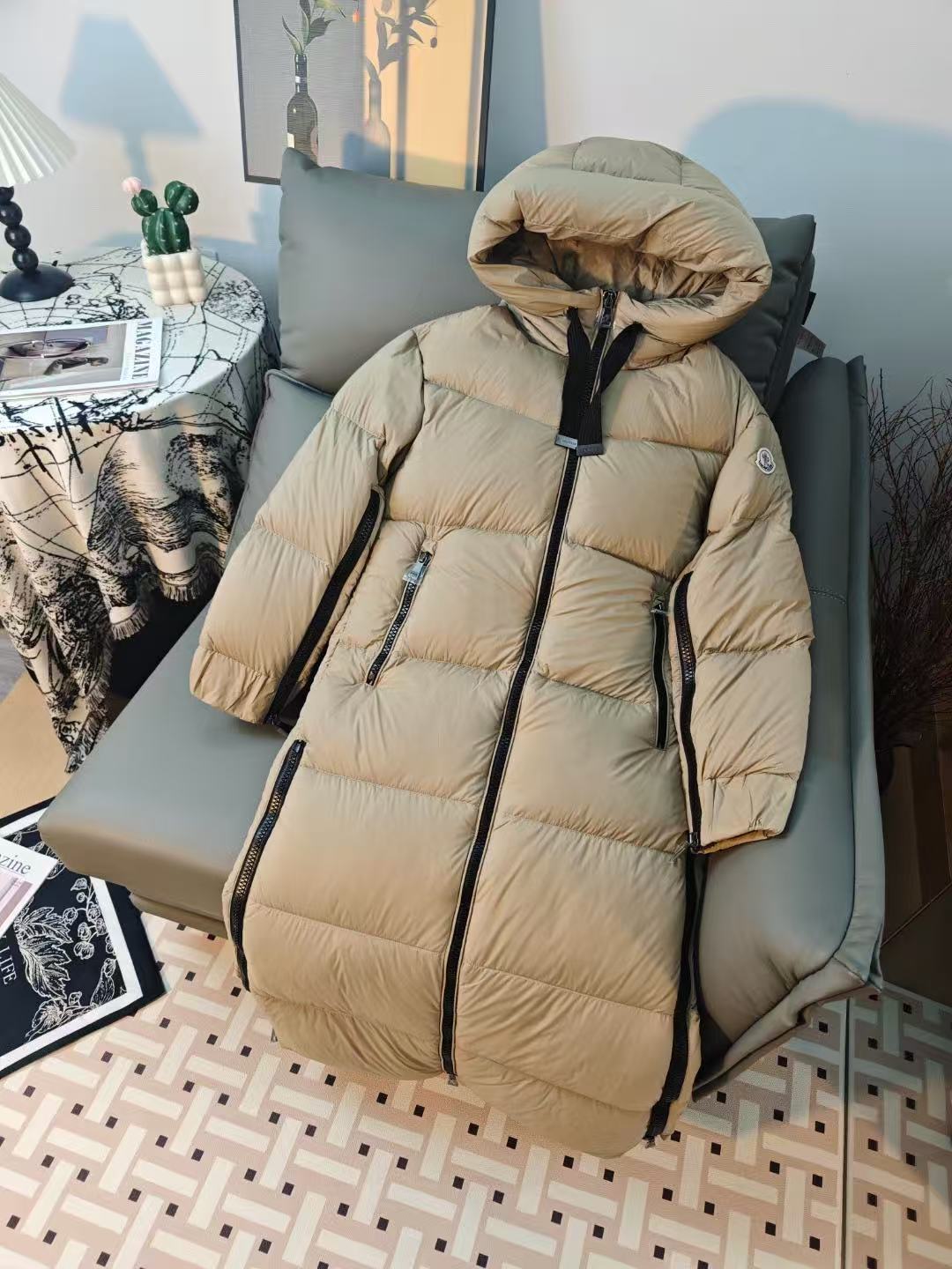 Moncler  モンクレール ダウンジャケット