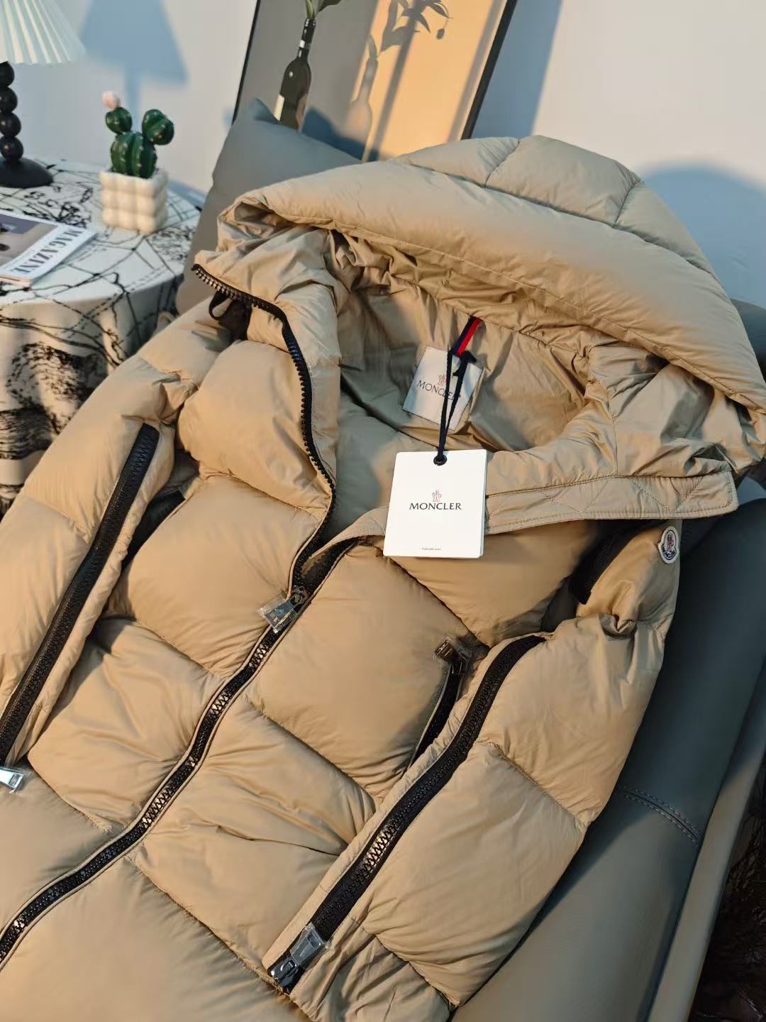 Moncler  モンクレール ダウンジャケット