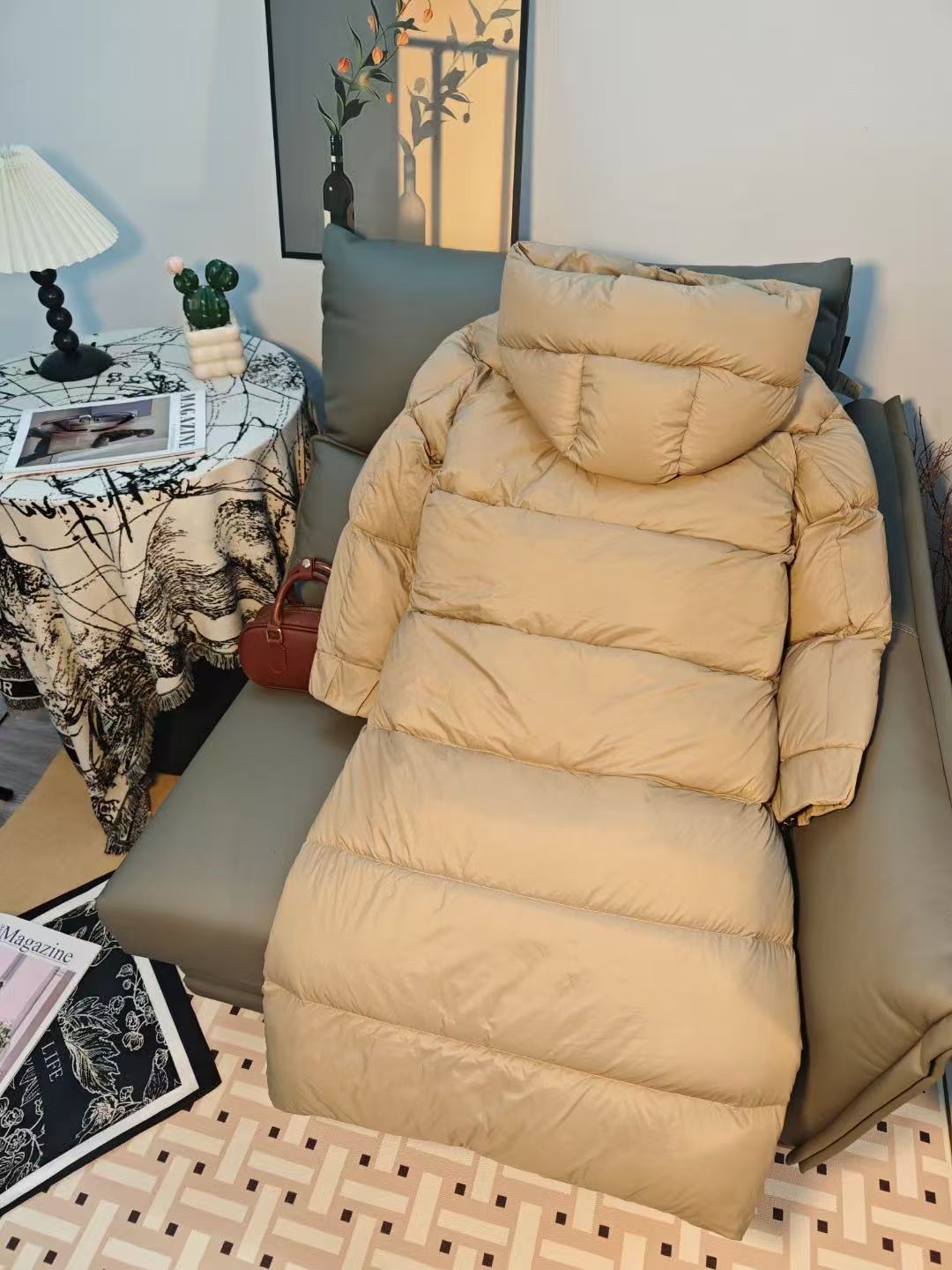 Moncler  モンクレール ダウンジャケット