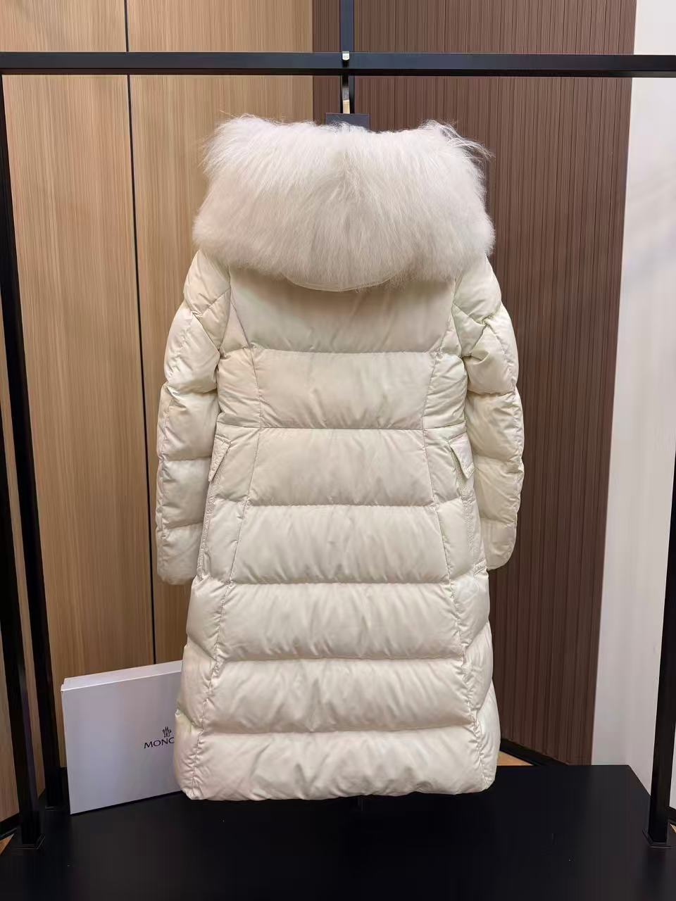 Moncler  モンクレール ダウンジャケット