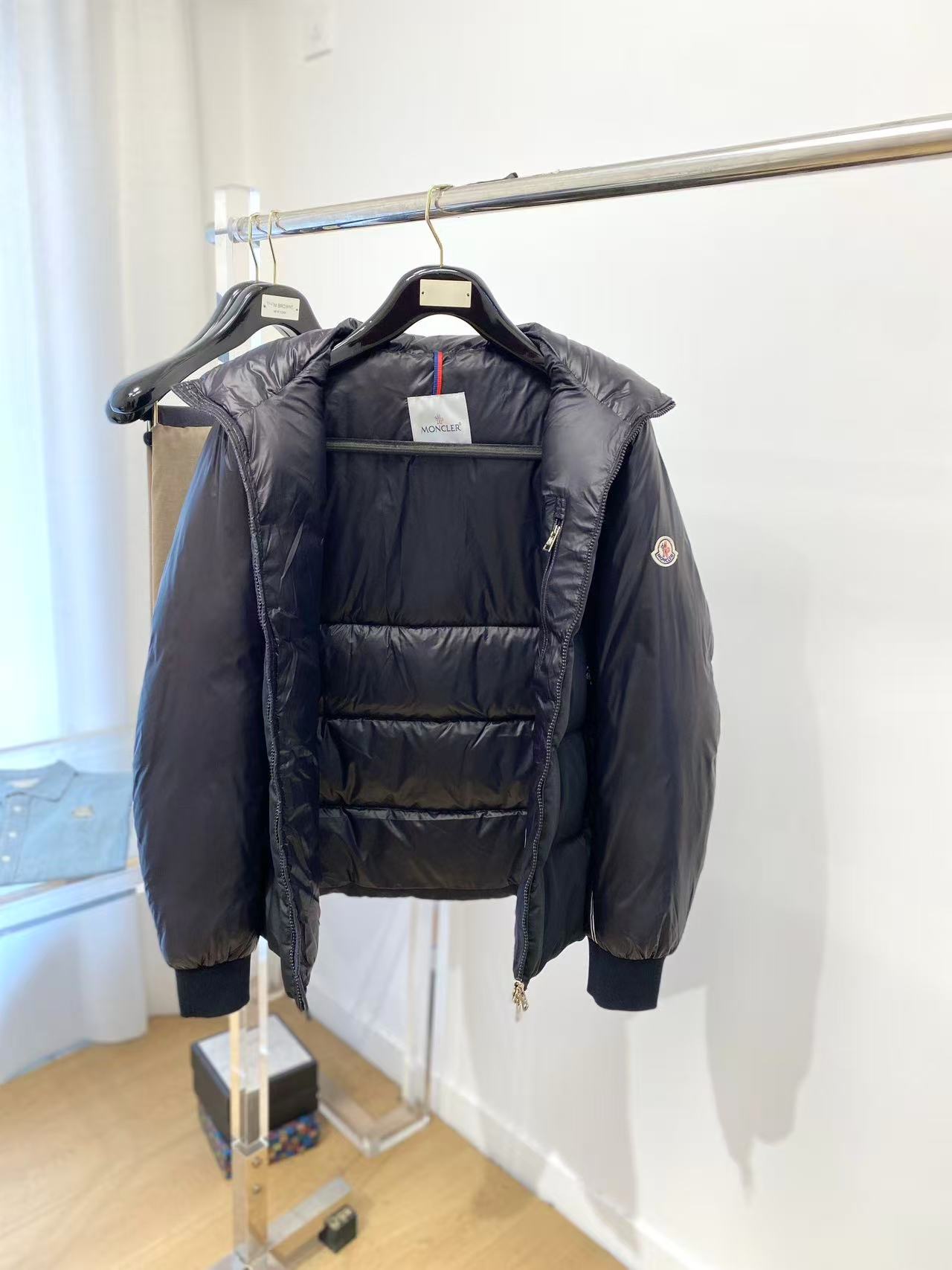 Moncler  モンクレール ダウンジャケット