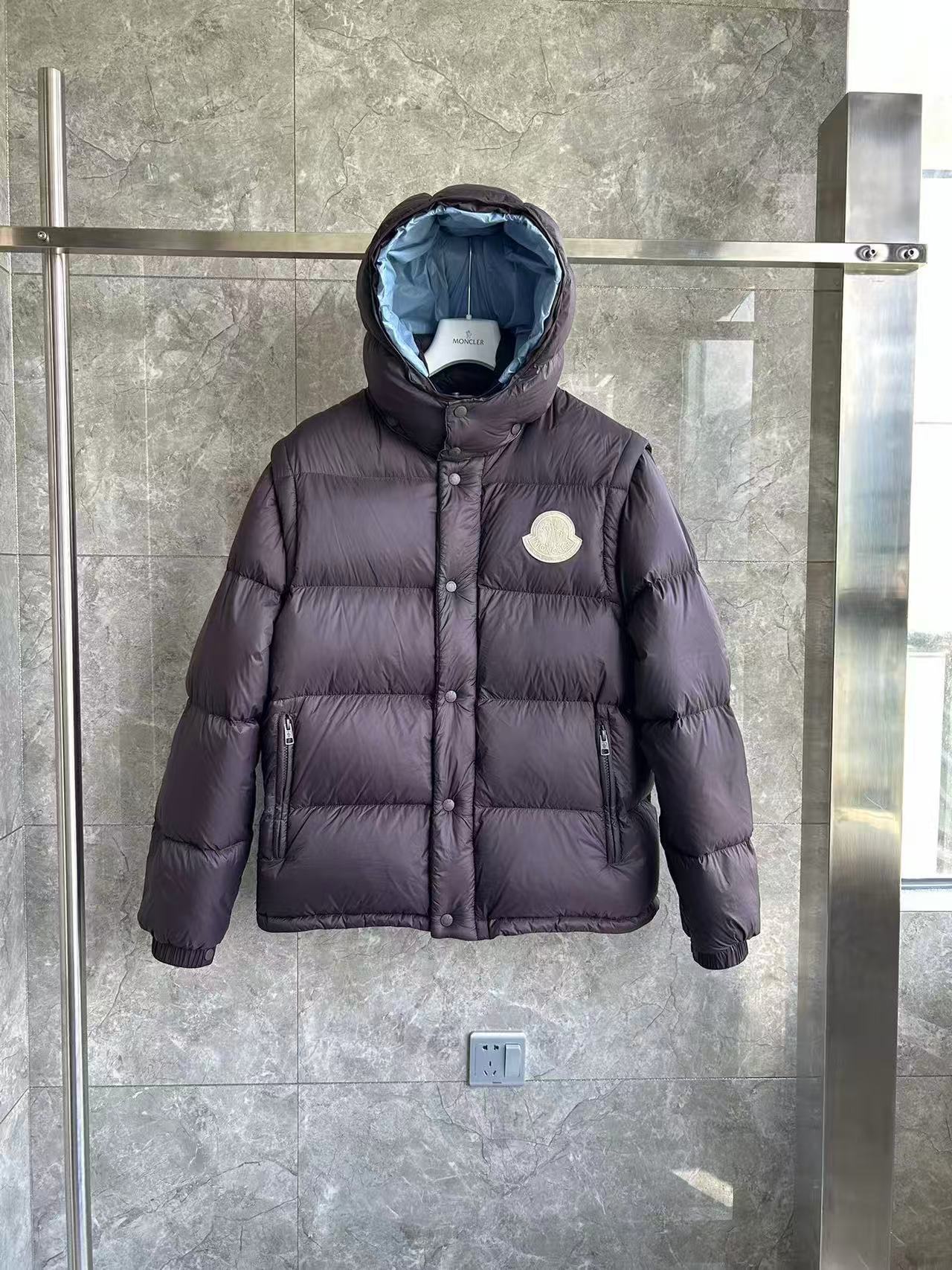 Moncler  モンクレール ダウンジャケット