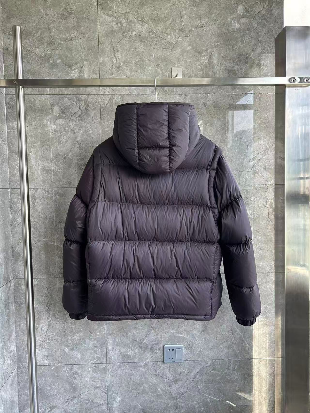 Moncler  モンクレール ダウンジャケット