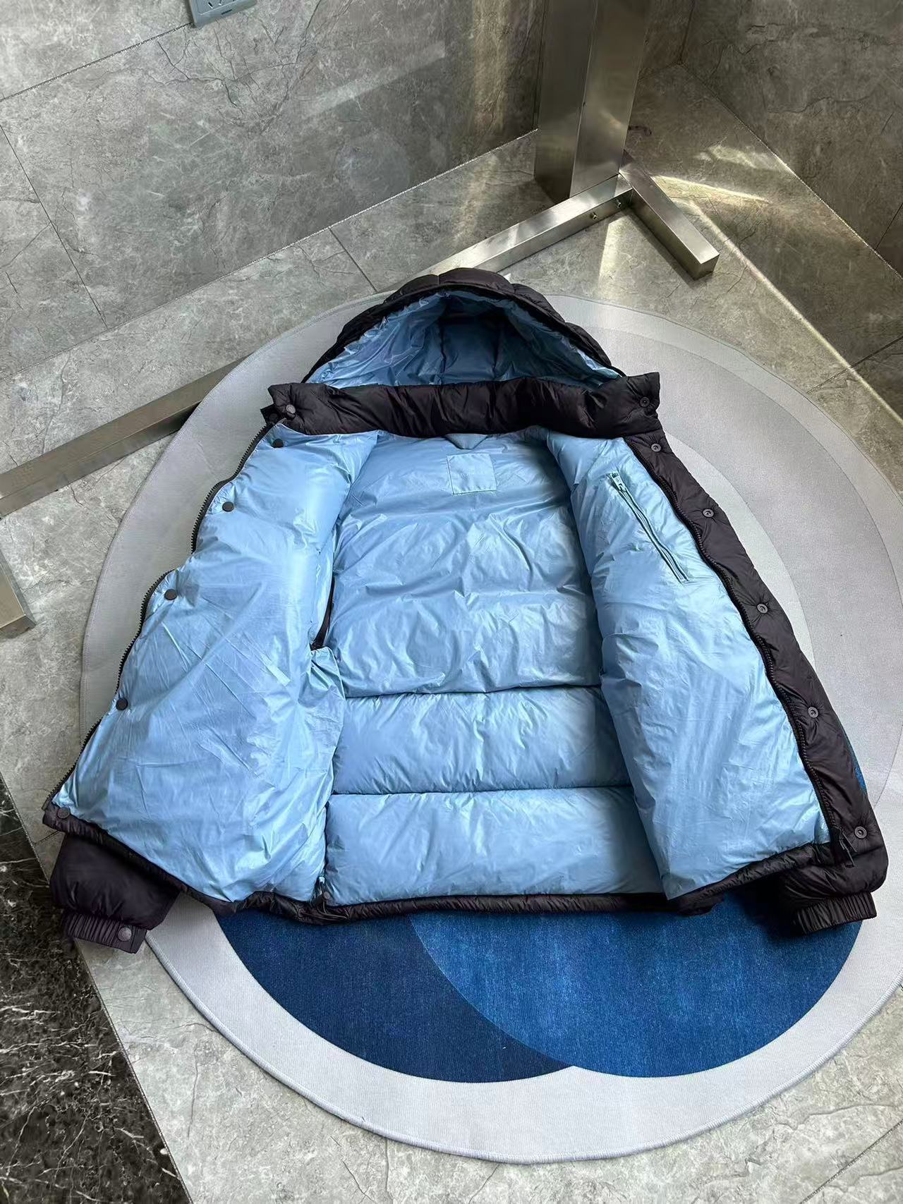 Moncler  モンクレール ダウンジャケット