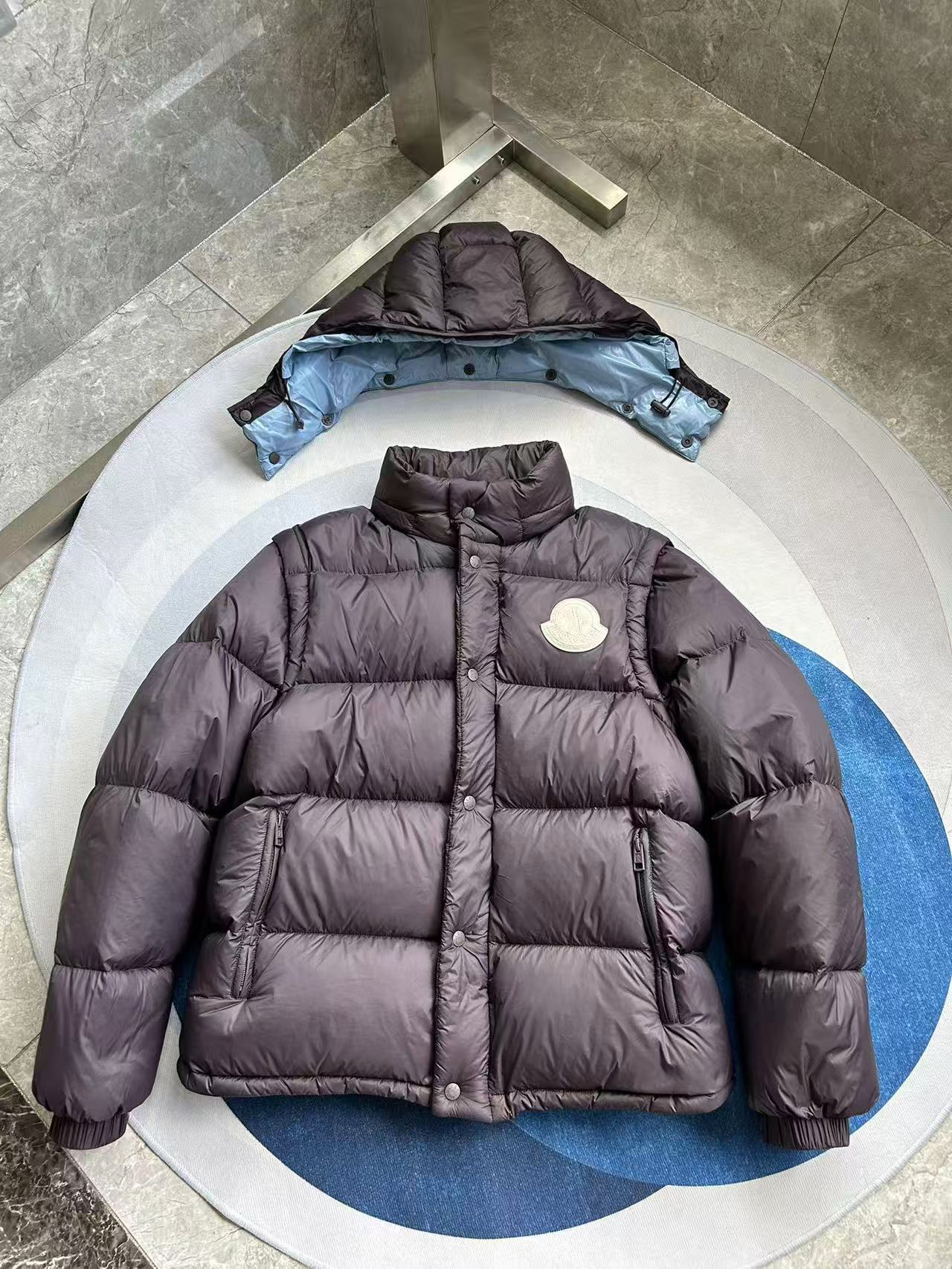 Moncler  モンクレール ダウンジャケット