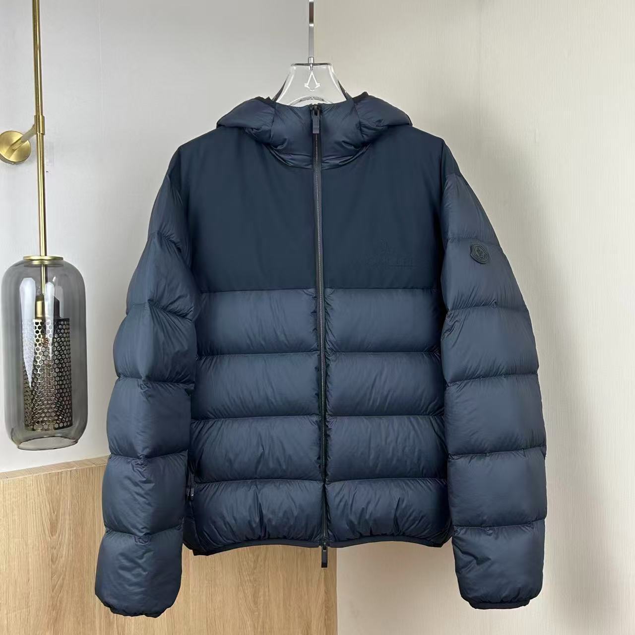 Moncler  モンクレール ダウンジャケット