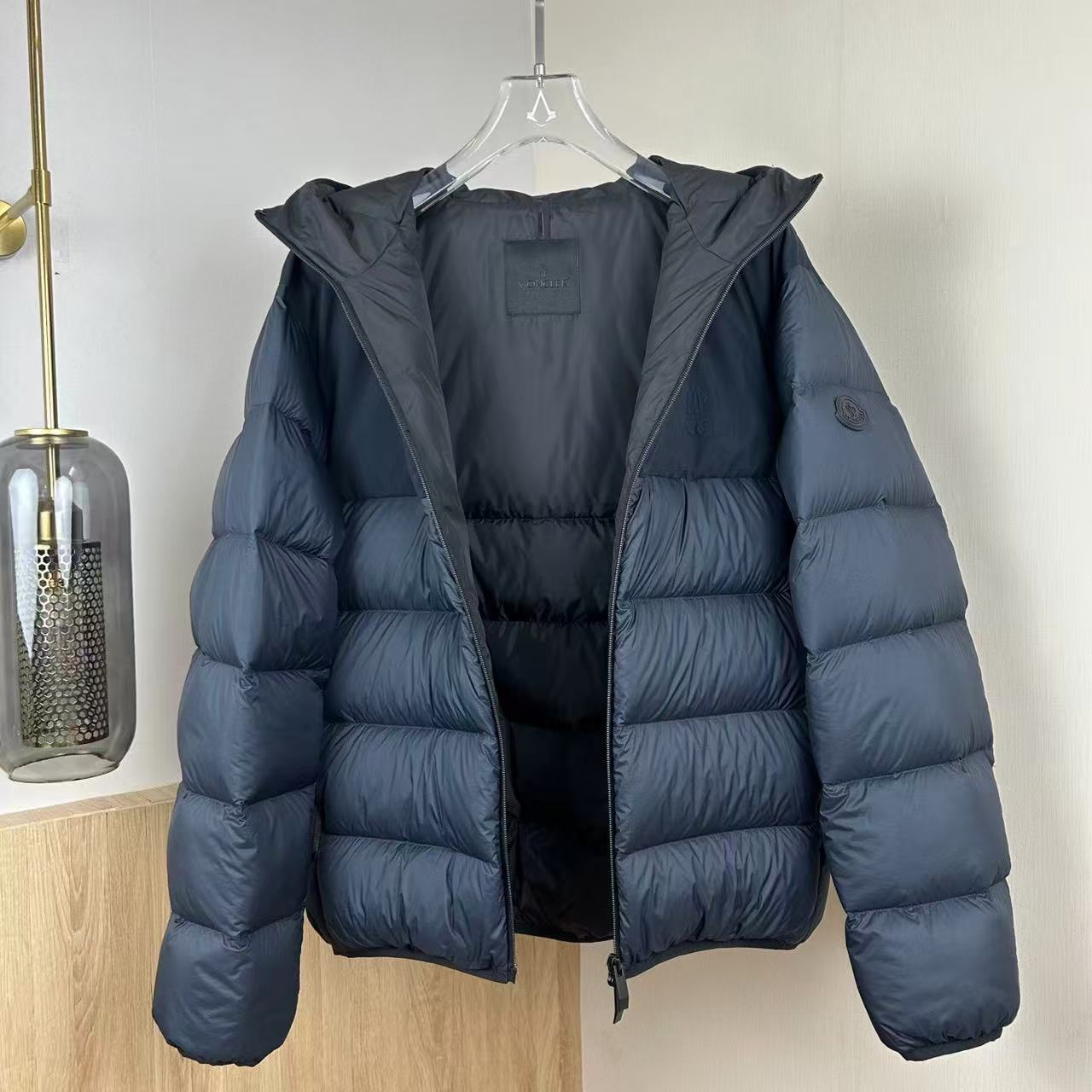 Moncler  モンクレール ダウンジャケット