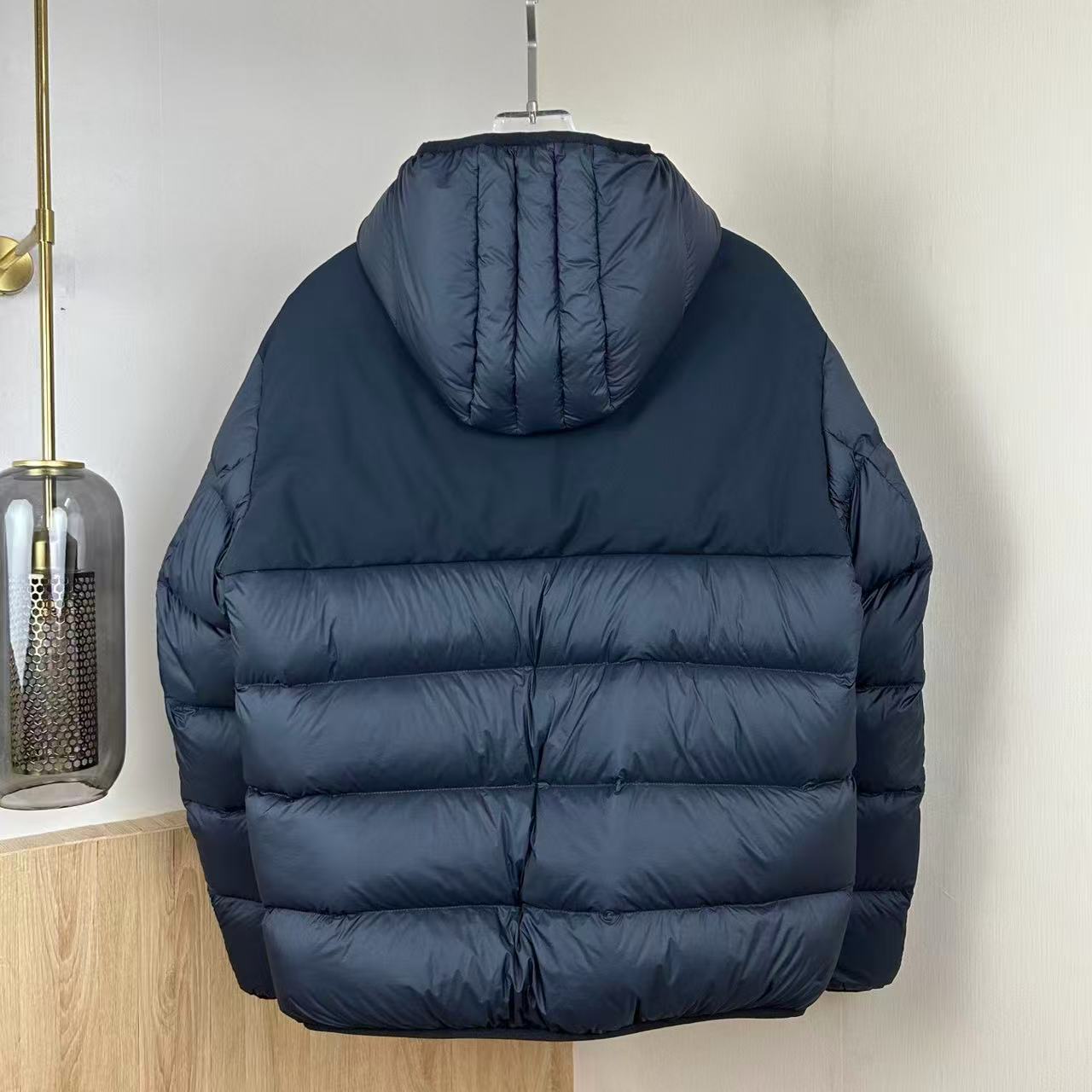 Moncler  モンクレール ダウンジャケット