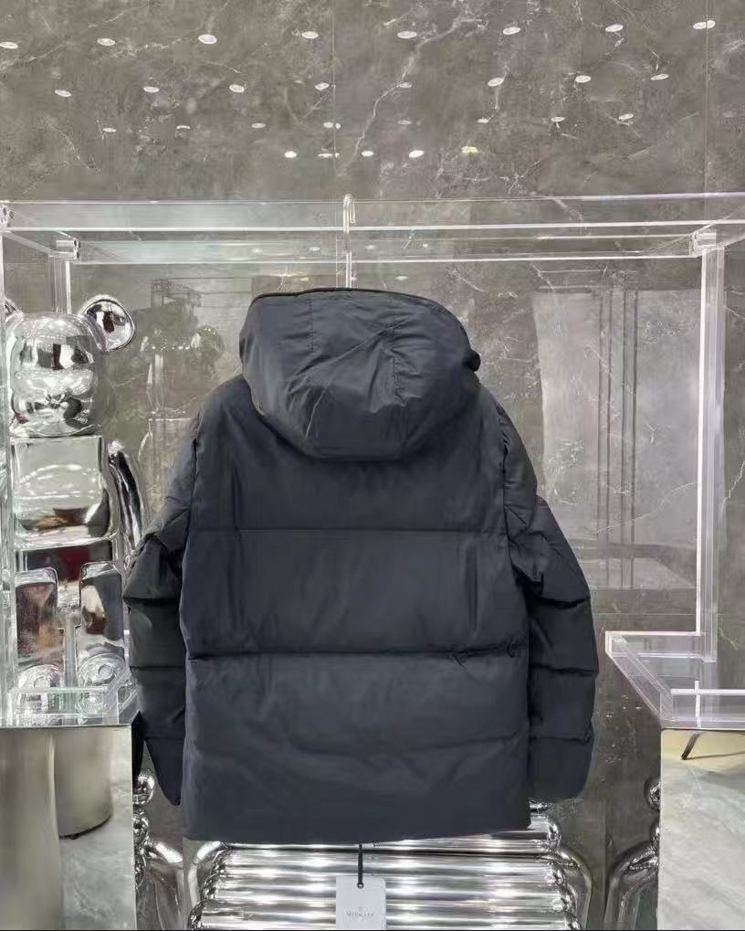 Moncler  モンクレール ダウンジャケット
