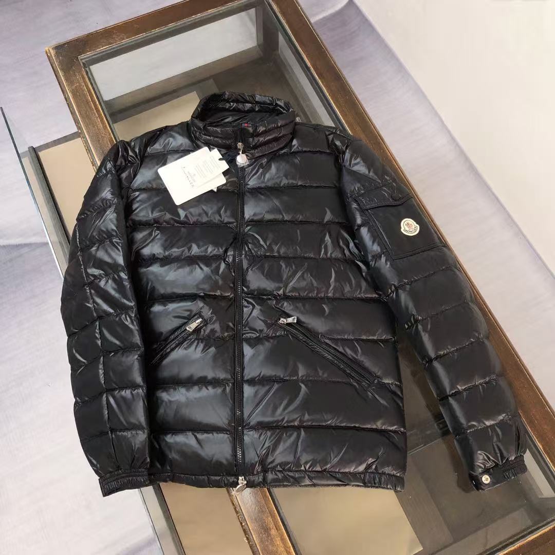 Moncler  モンクレール ダウンジャケット