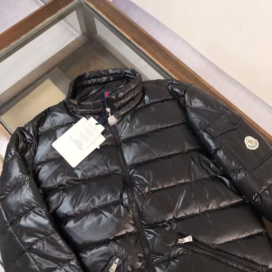 Moncler  モンクレール ダウンジャケット