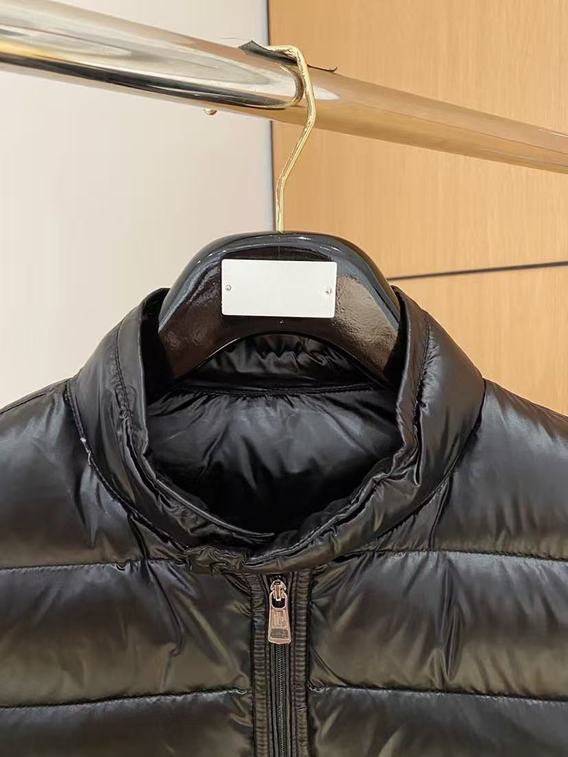 Moncler  モンクレール ダウンジャケット